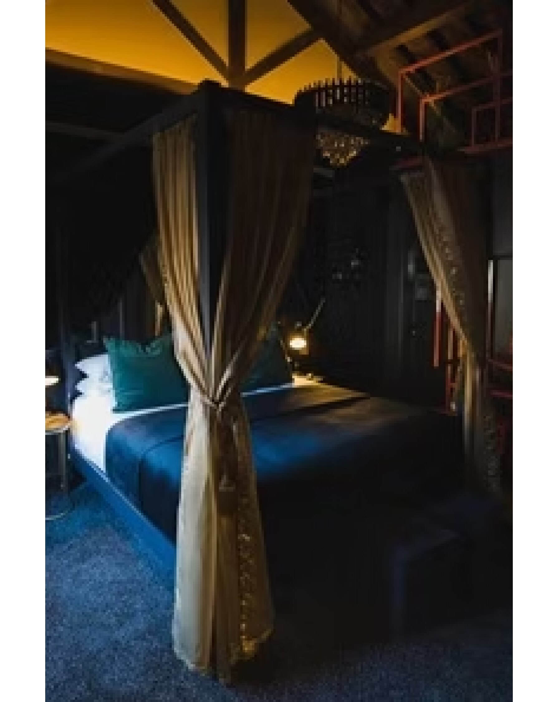 Luxury One Night Break with Private Jacuzzi, Fizz & Chocolates for Two E-Voucher 2 Luxury One Night Break with Private Jacuzzi, Fizz & Chocolates for Two E-Voucher