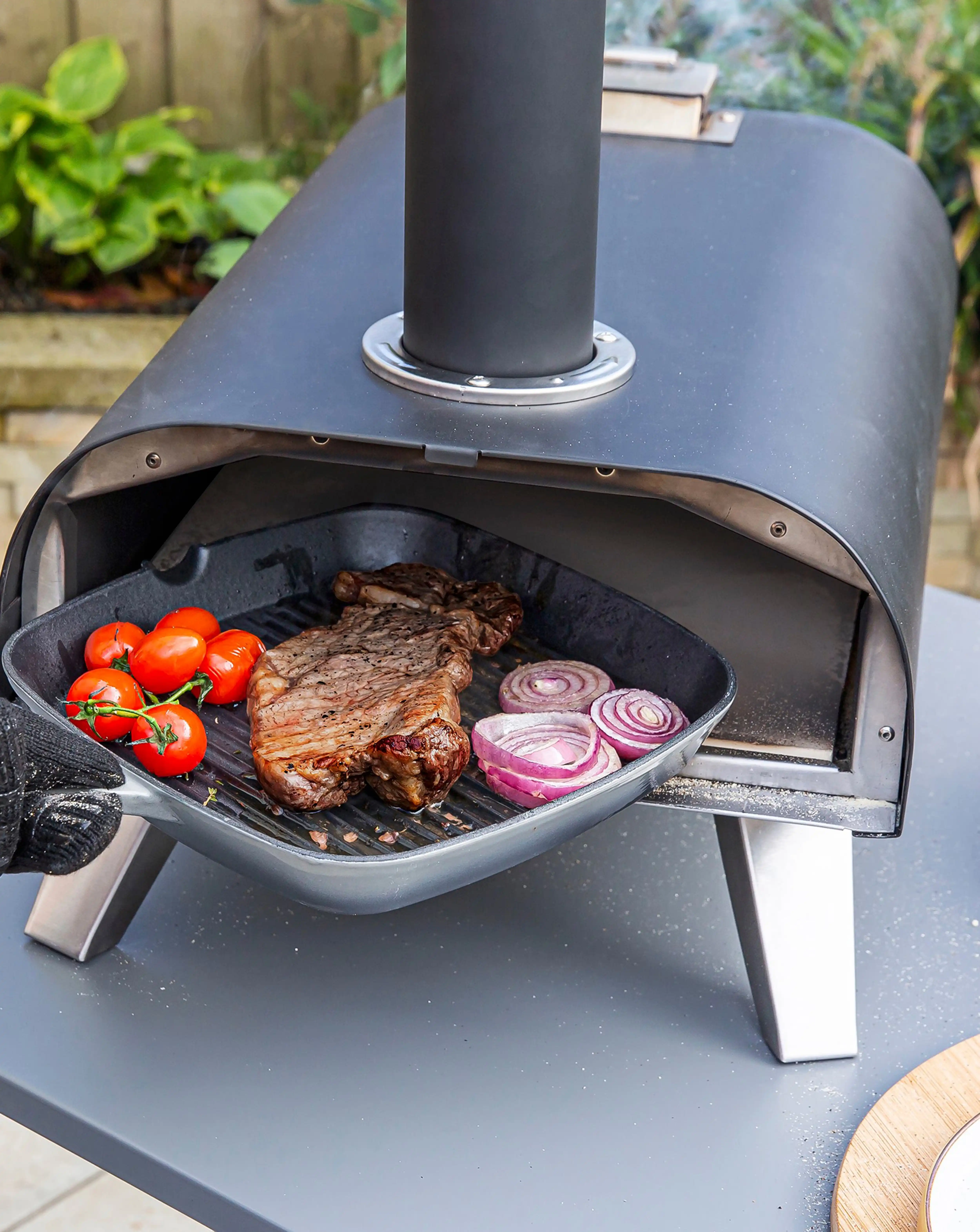 Zanussi BBQ Pizza Oven with Paddle & Cover 3 Zanussi BBQ Pizza Oven with Paddle & Cover
