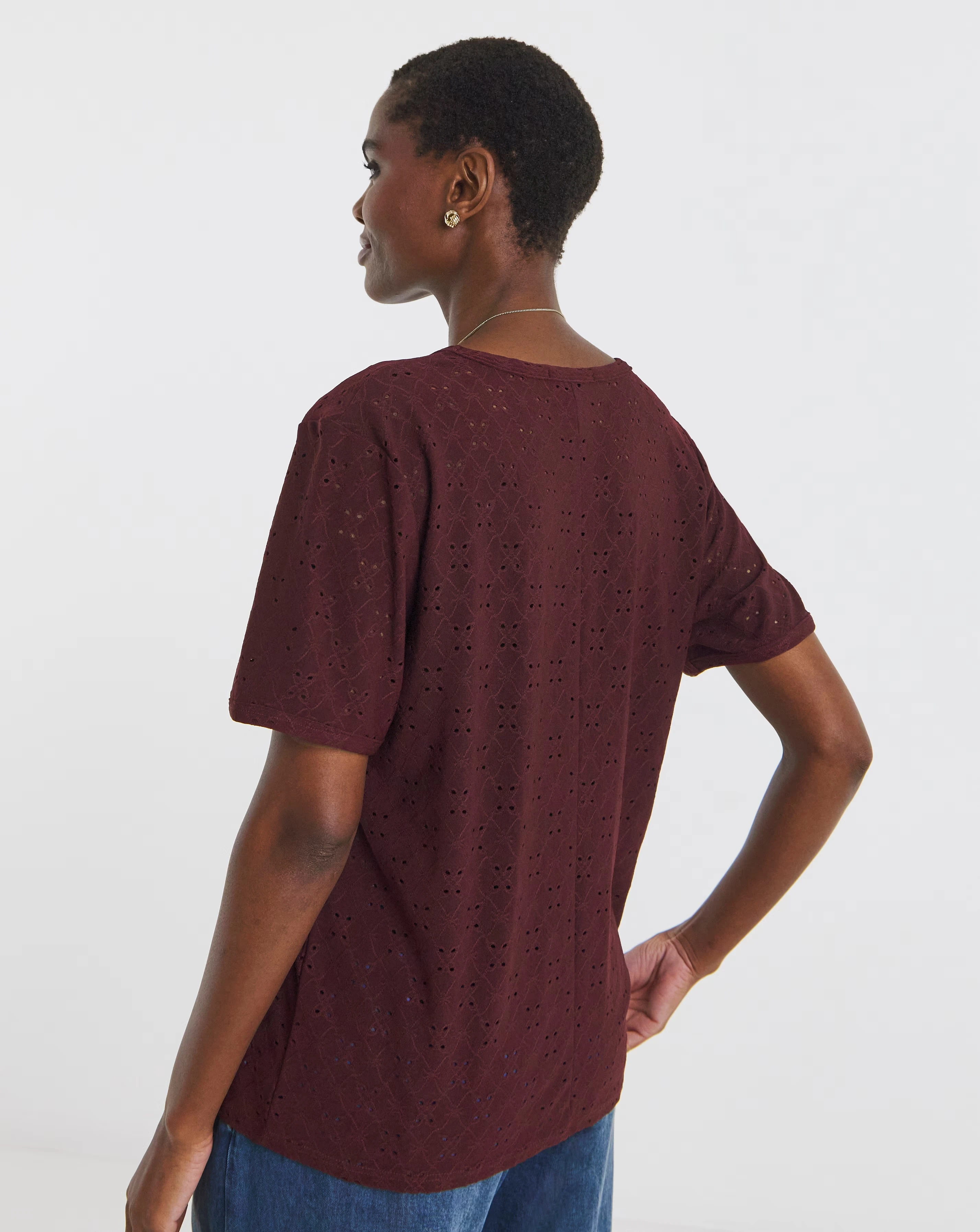 Berry V-Neck Broderie T-Shirt 4 Berry V-Neck Broderie T-Shirt