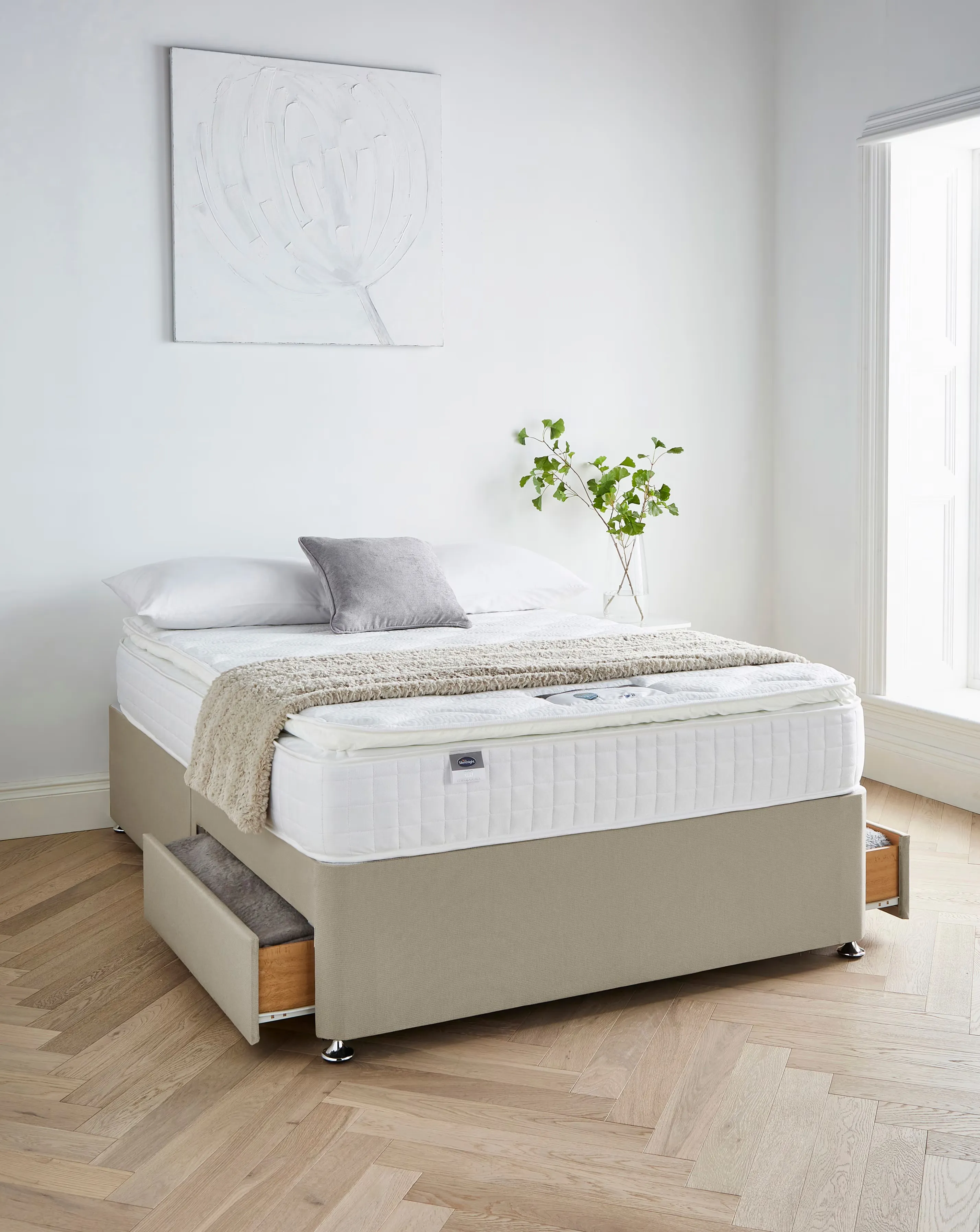 Silentnight 1000 Pocket Pillowtop Memory Divan Set with 2 Drawers 1 Silentnight 1000 Pocket Pillowtop Memory Divan Set with 2 Drawers