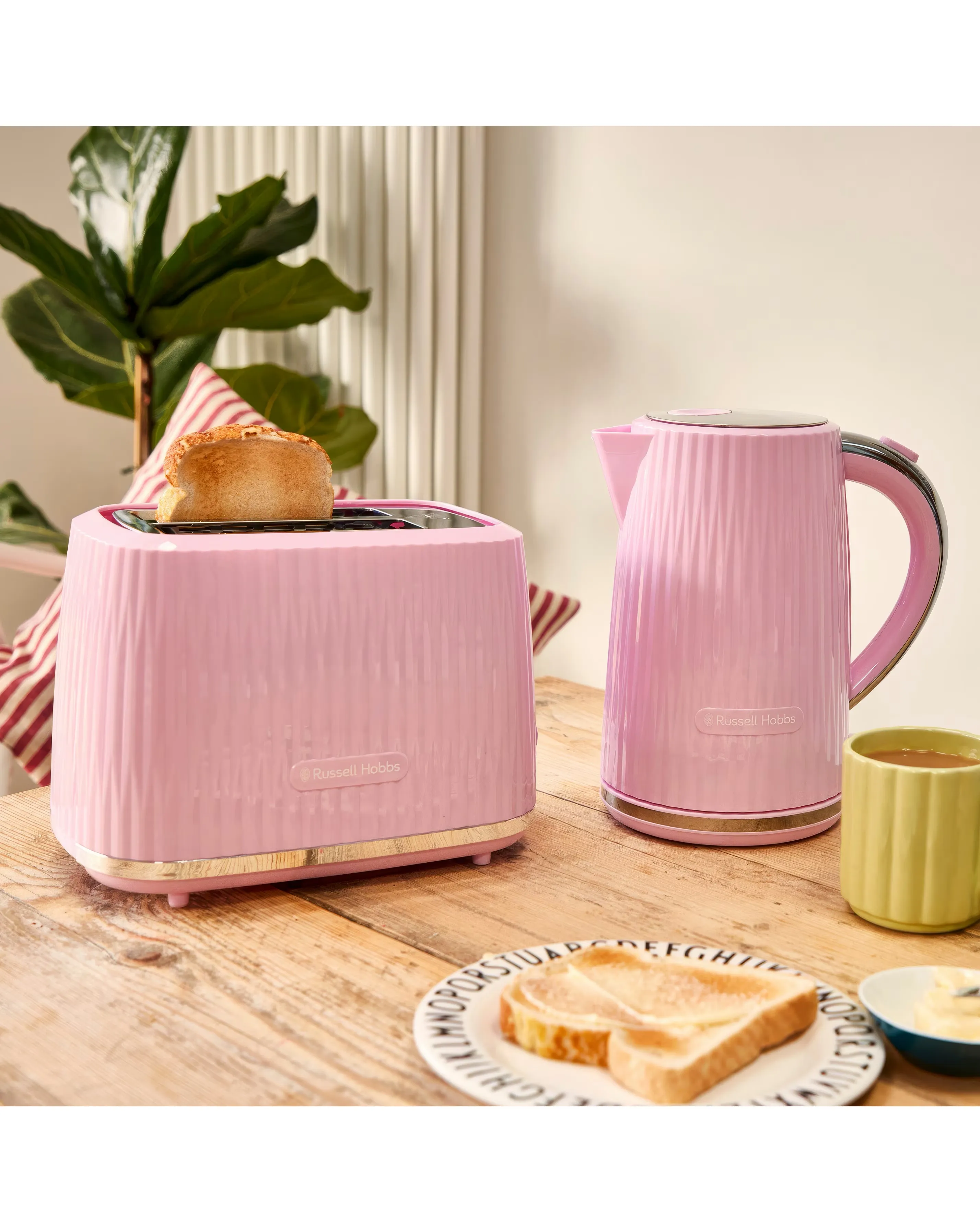 Russell Hobbs 27362 / 27372 Eden Kettle and 2 Slice Toaster Raspberry Bundle 1 Russell Hobbs 27362 / 27372 Eden Kettle and 2 Slice Toaster Raspberry Bundle