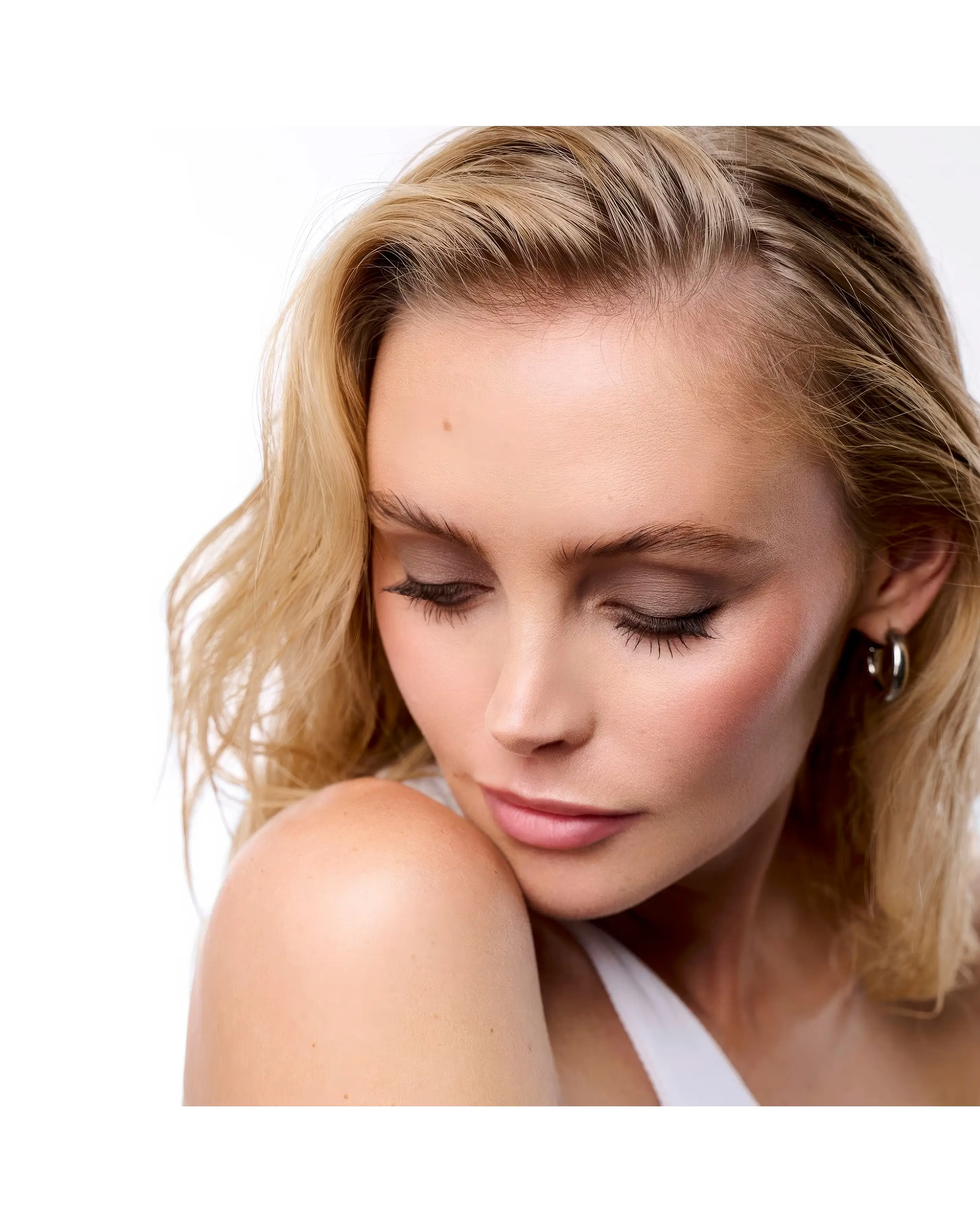 Wonderskin IYKYK Eyeshadow Stick - Mink 4 Wonderskin IYKYK Eyeshadow Stick - Mink