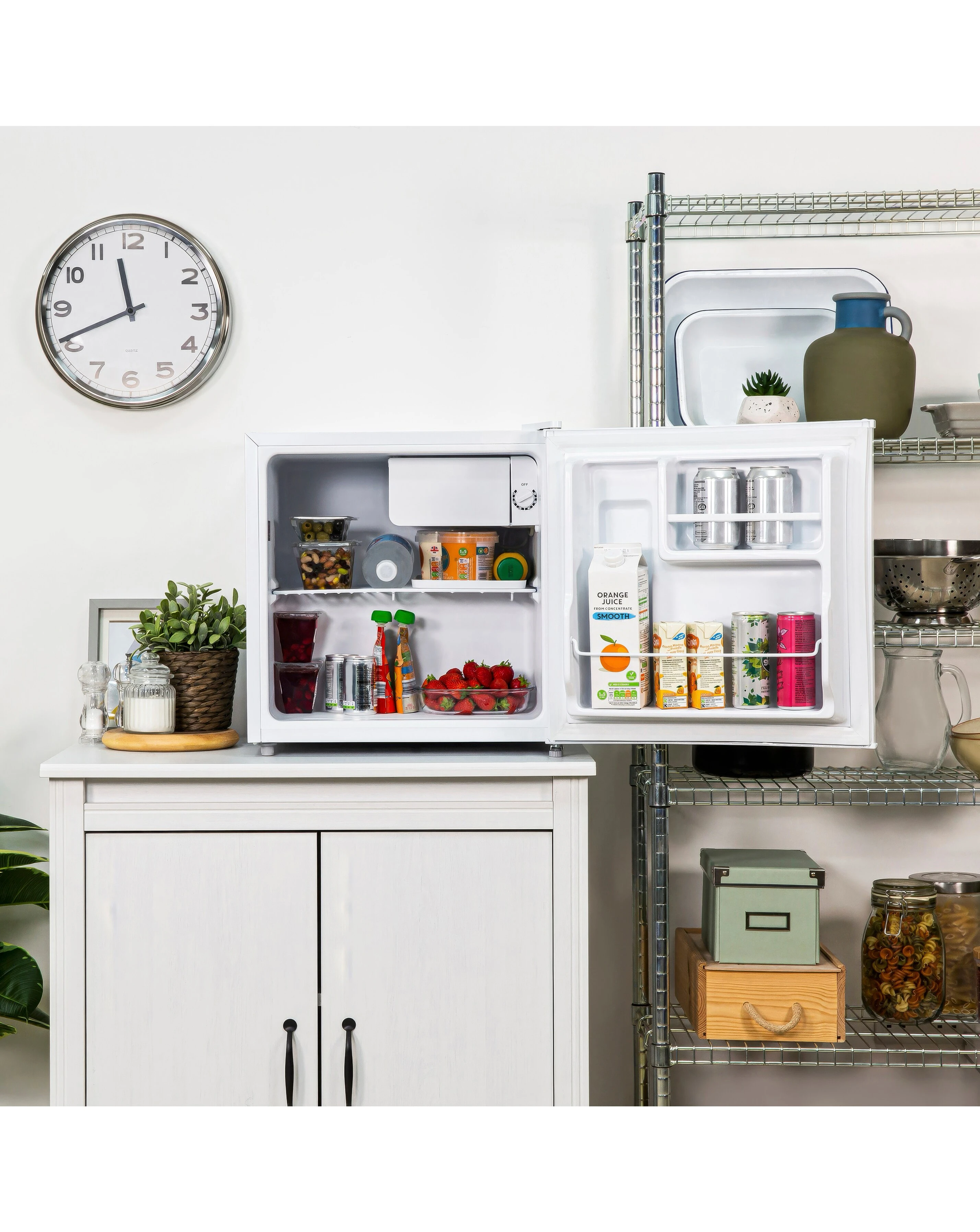 Abode ATTF0E1W Table Top Fridge - White 2 Abode ATTF0E1W Table Top Fridge - White