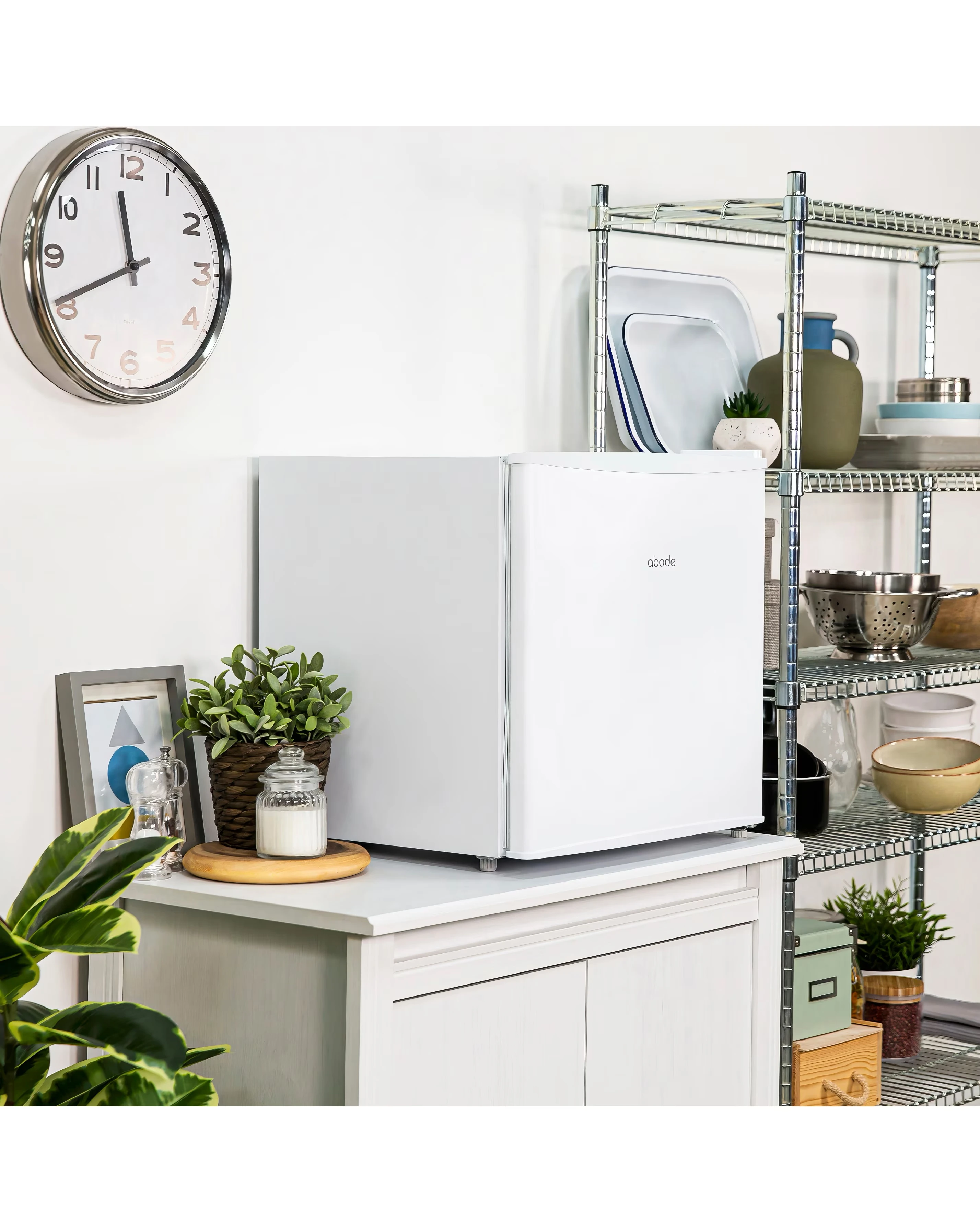 Abode ATTF0E1W Table Top Fridge - White 4 Abode ATTF0E1W Table Top Fridge - White