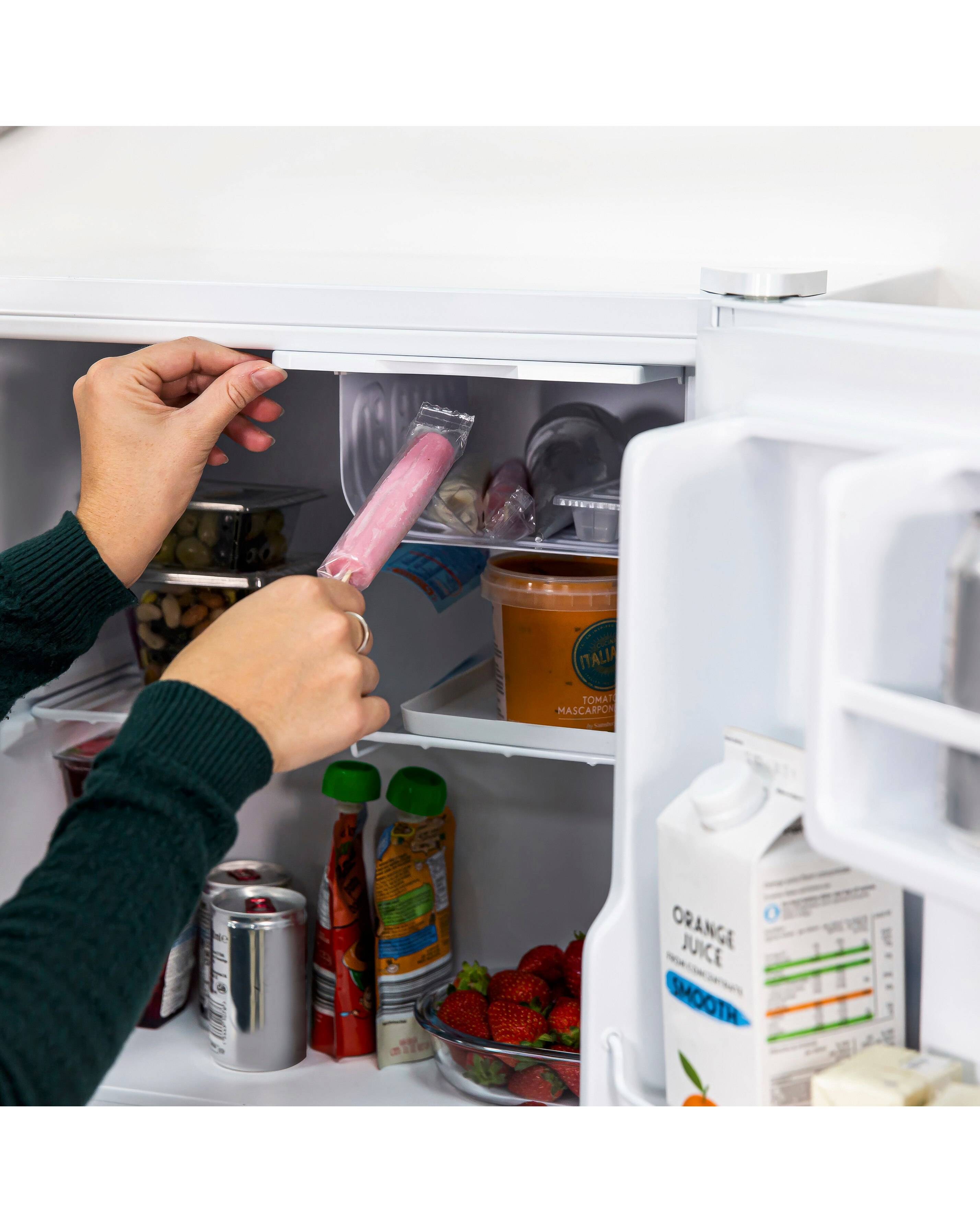 Abode ATTF0E1W Table Top Fridge - White 5 Abode ATTF0E1W Table Top Fridge - White