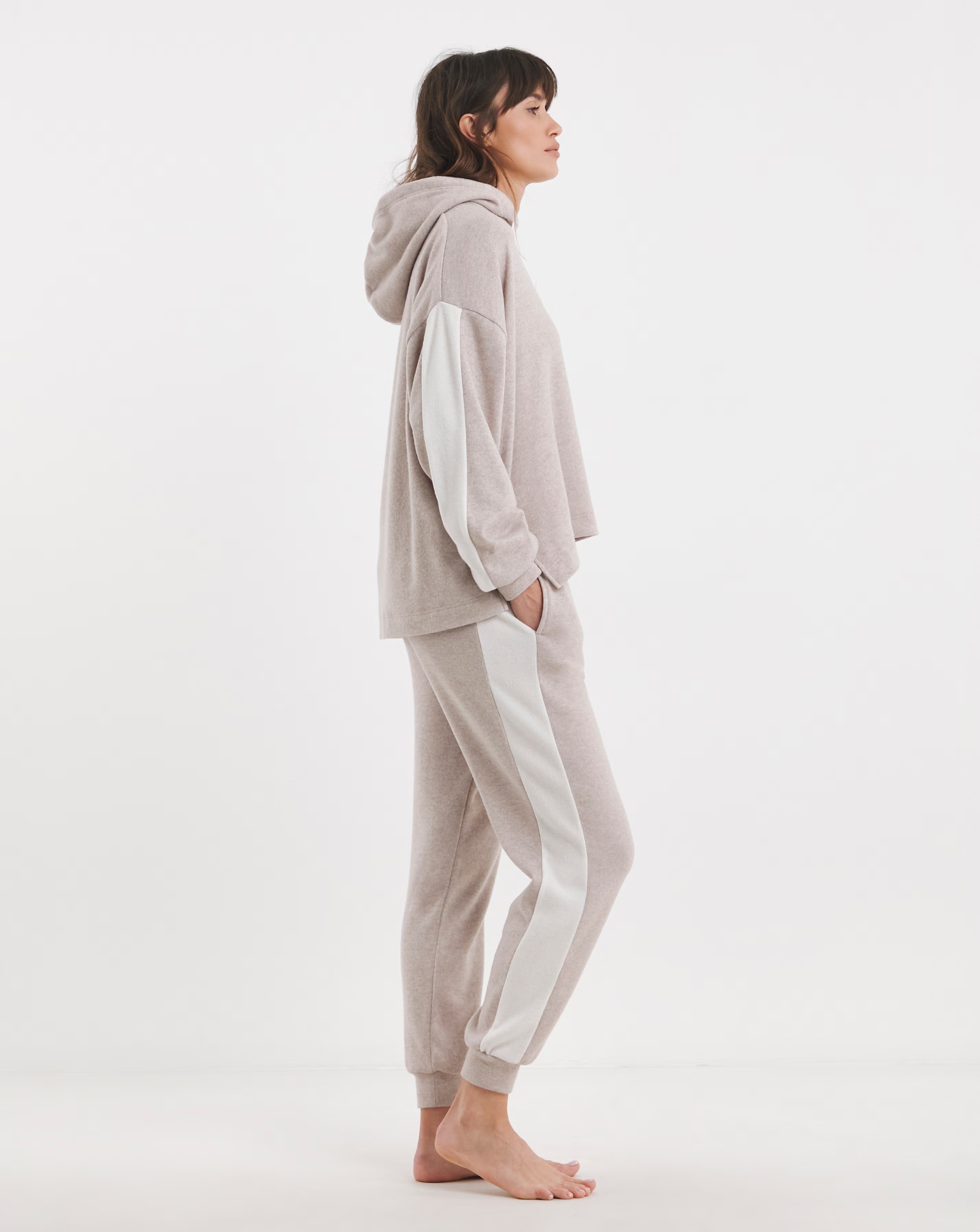 Contrast Snit Lounge Set 1 Contrast Snit Lounge Set