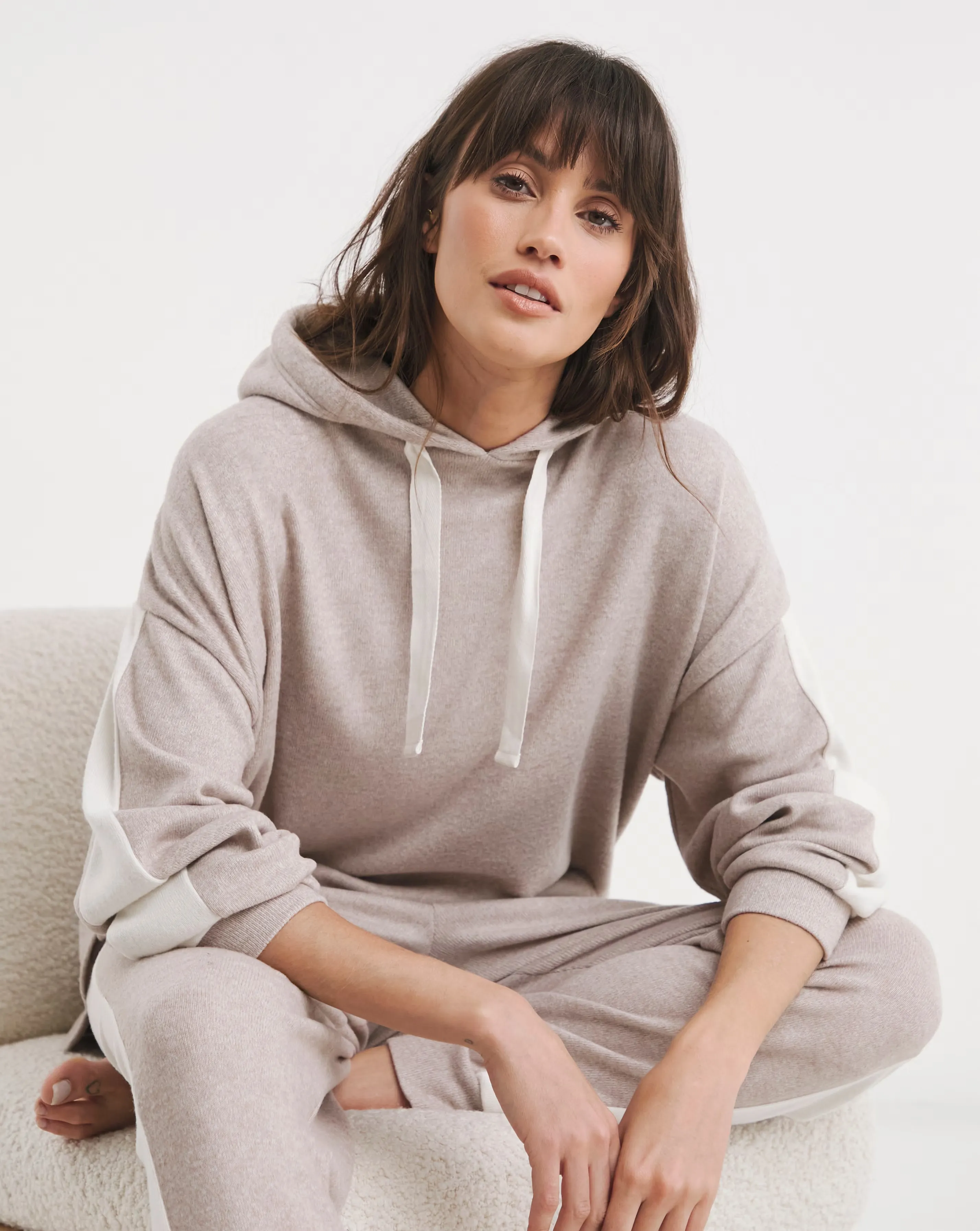 Contrast Snit Lounge Set 4 Contrast Snit Lounge Set