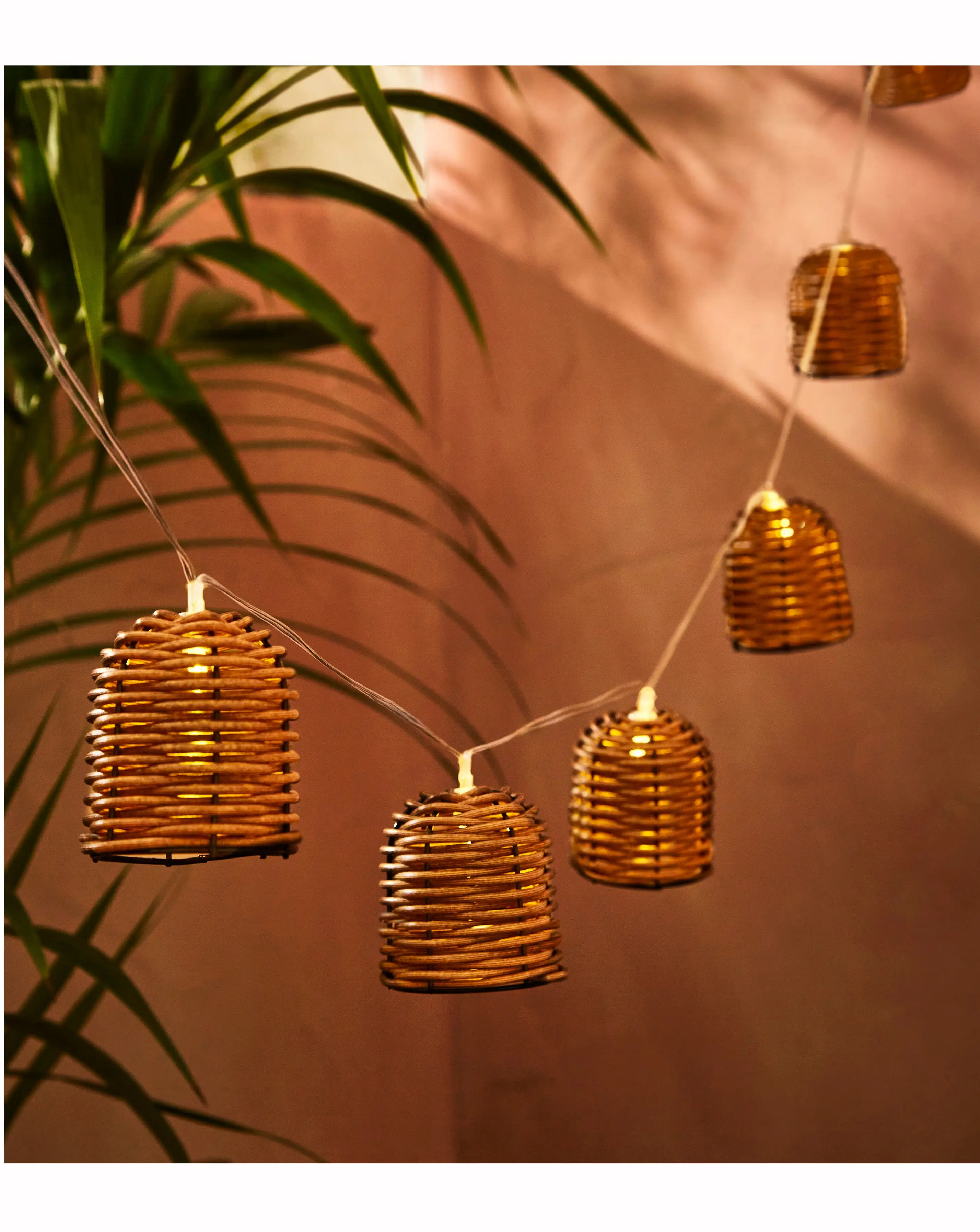 10 Rattan Solar String Lights