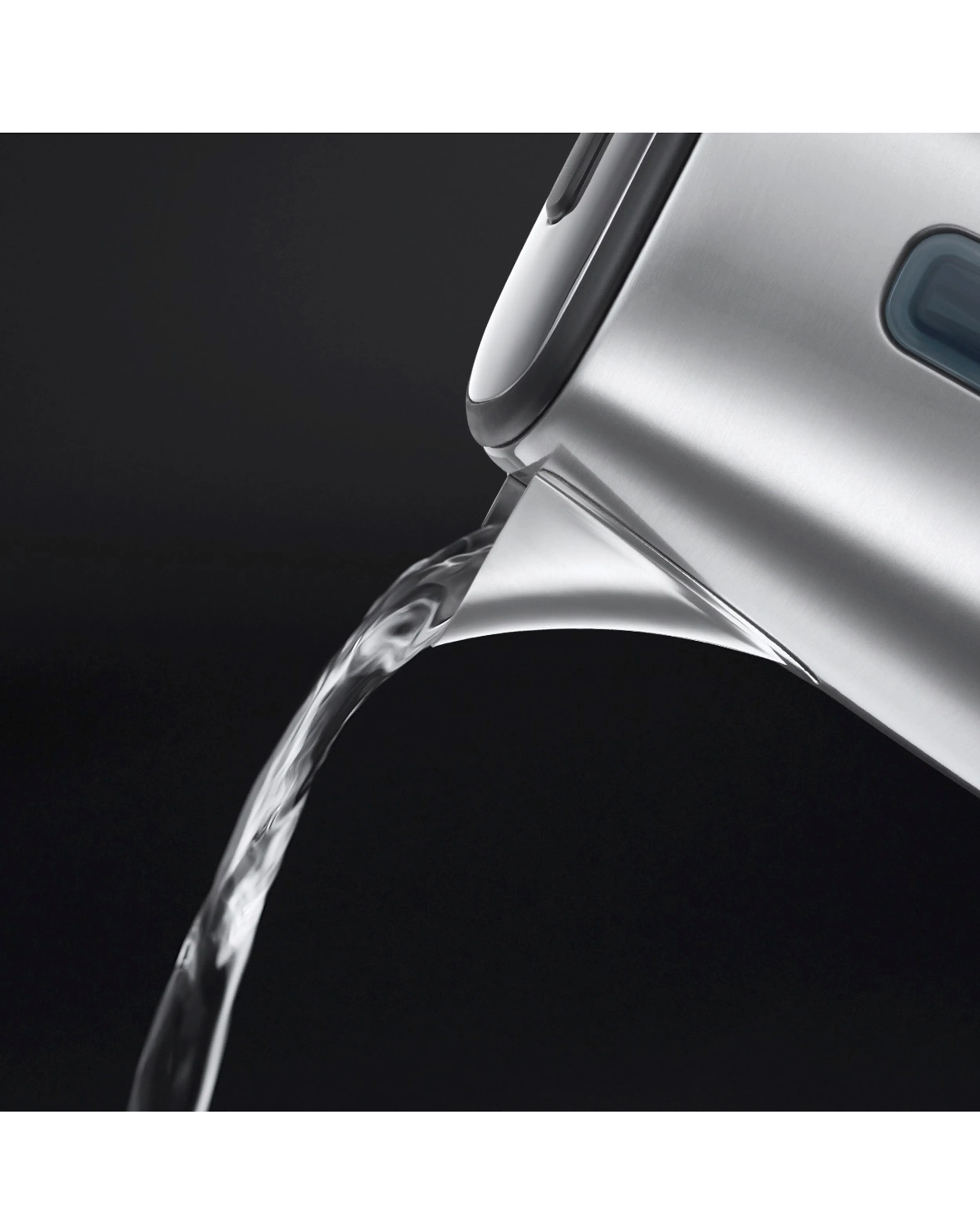 Russell Hobbs 25111 Eclipse Quiet Boil Midnight Blue Kettle 3 Russell Hobbs 25111 Eclipse Quiet Boil Midnight Blue Kettle