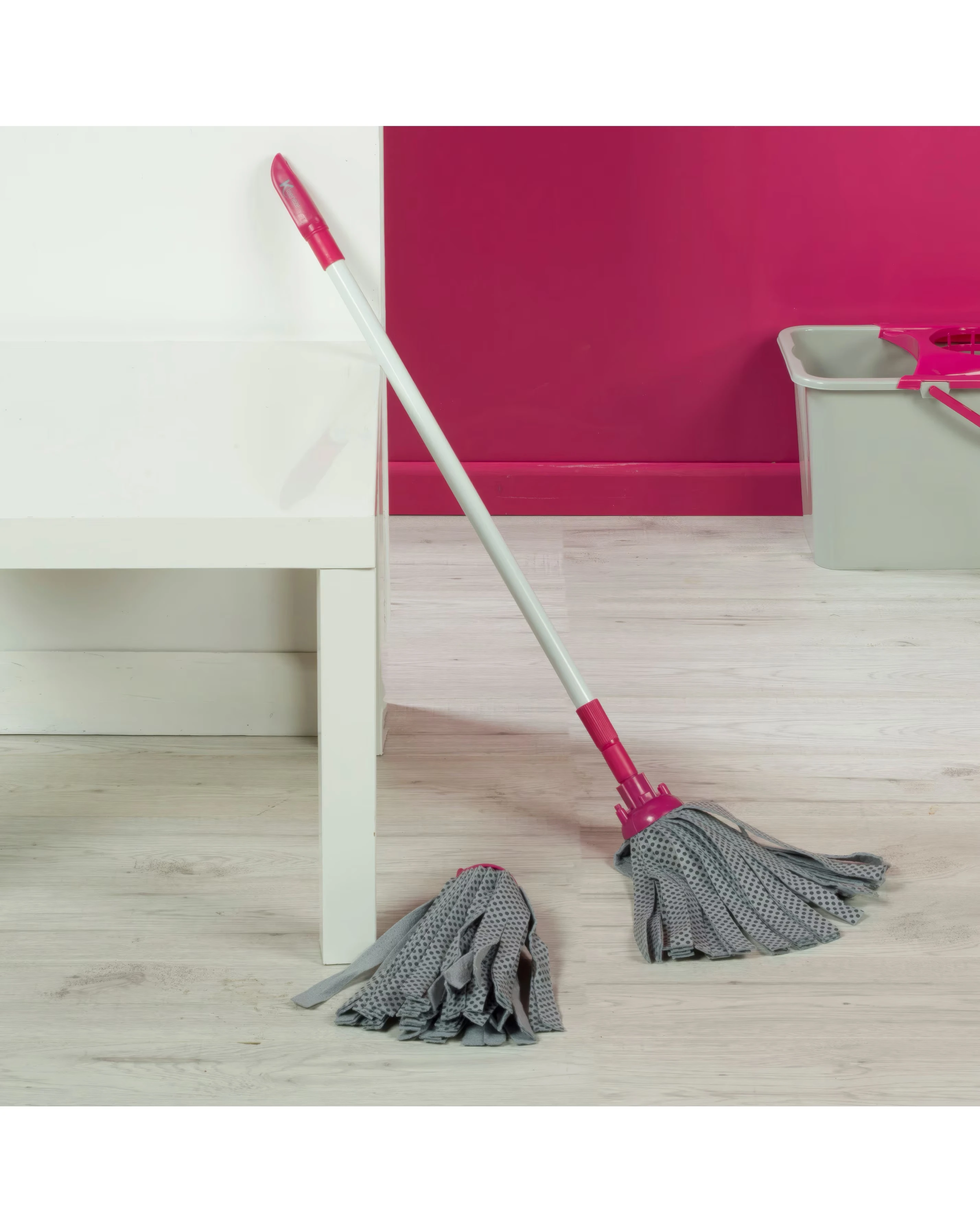 Kleeneze Cloth Mop with Extendable Handle 11 Kleeneze Cloth Mop with Extendable Handle