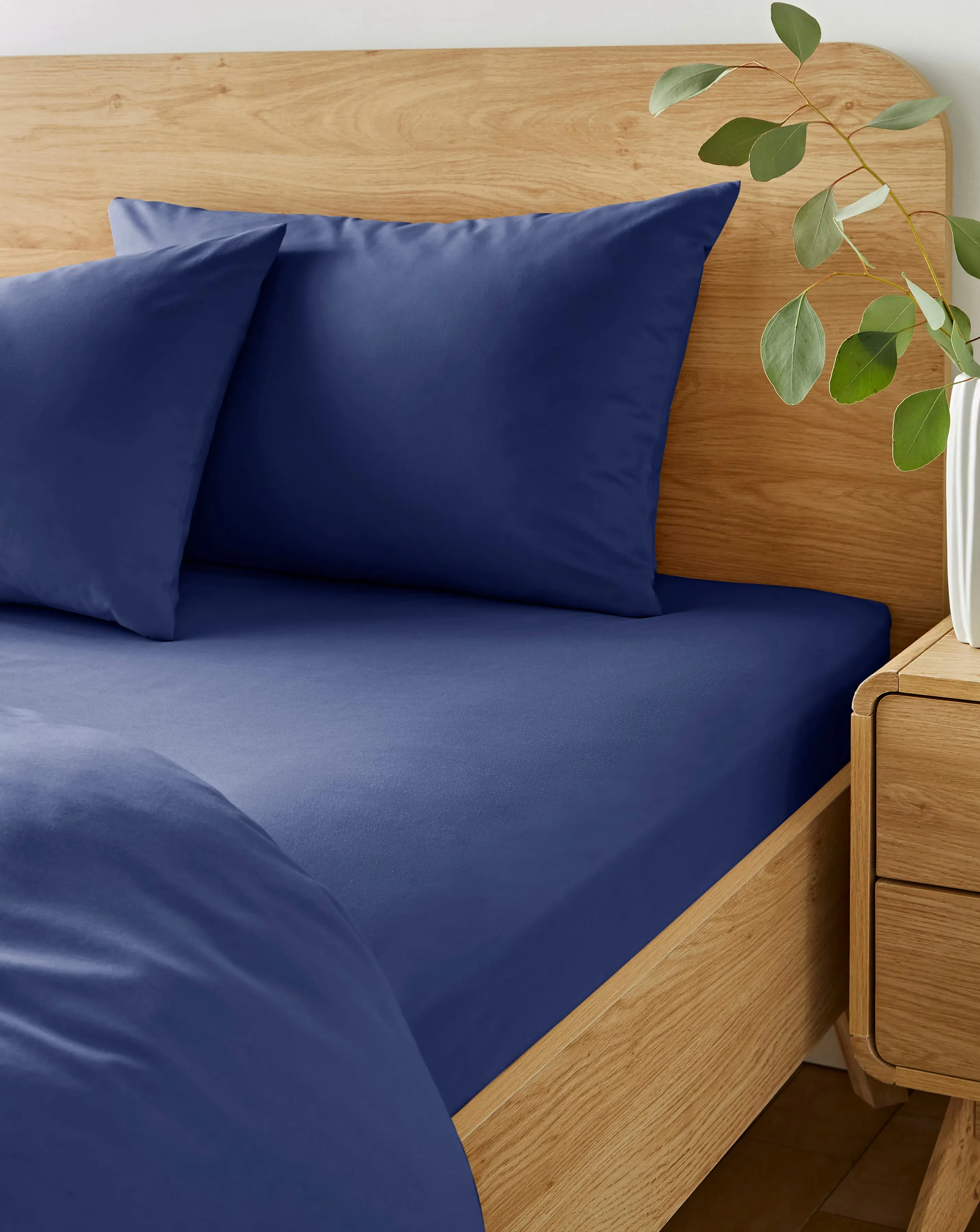 Easy Care Plain Dye Fitted Sheet 1 Easy Care Plain Dye Fitted Sheet