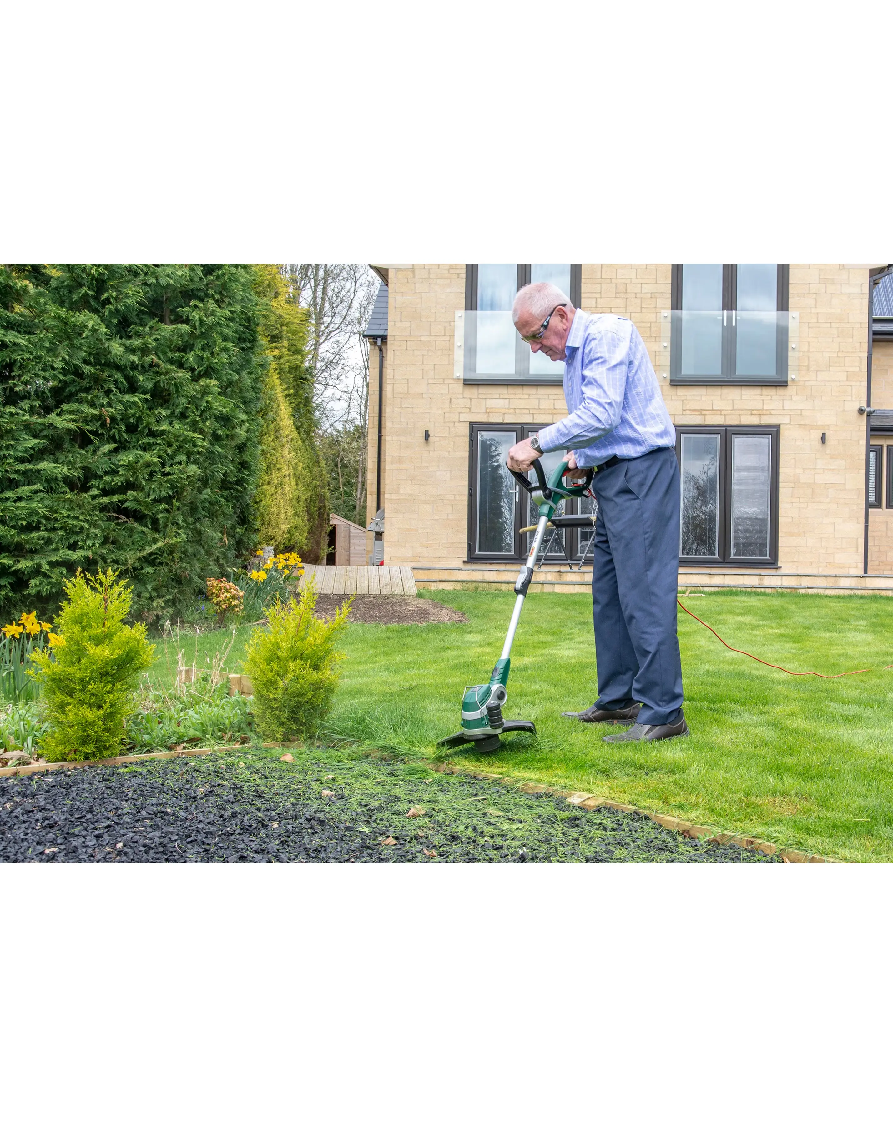 Webb Classic 650w 29cm (12) Linetrimmer & Edger 8 Webb Classic 650w 29cm (12) Linetrimmer & Edger