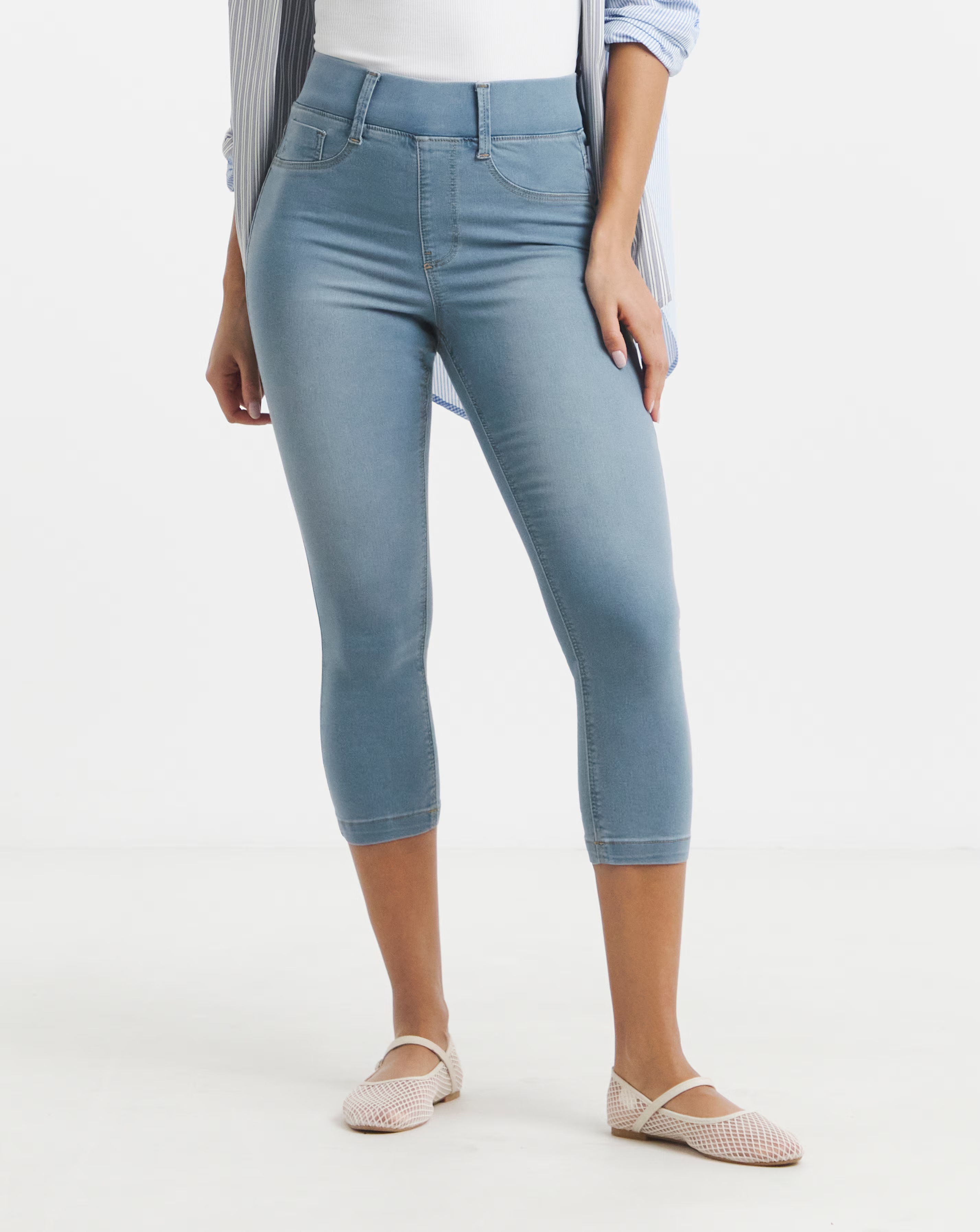 Simply Be Light Wash Pull On Capri Jegging 2 Simply Be Light Wash Pull On Capri Jegging