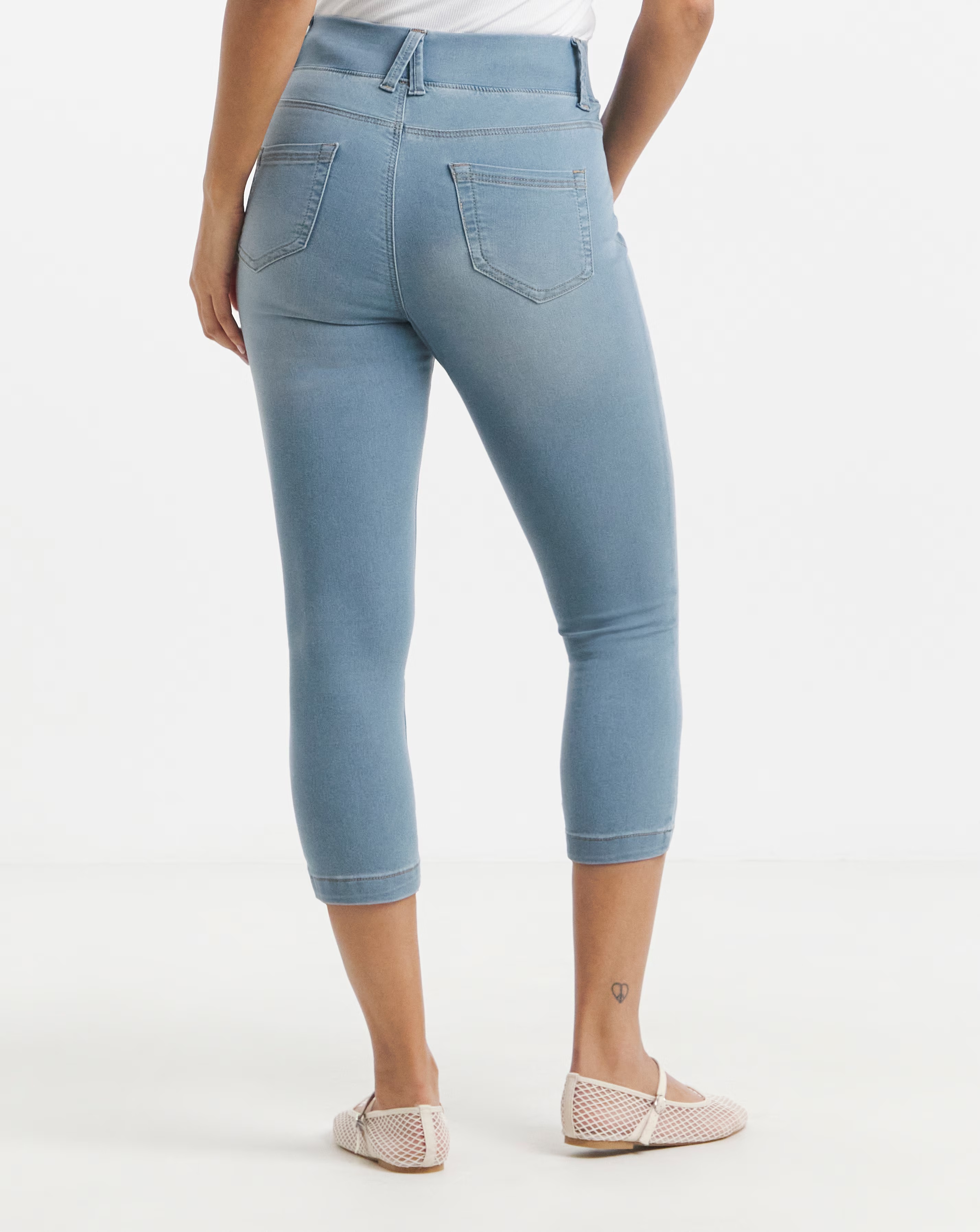 Simply Be Light Wash Pull On Capri Jegging 3 Simply Be Light Wash Pull On Capri Jegging