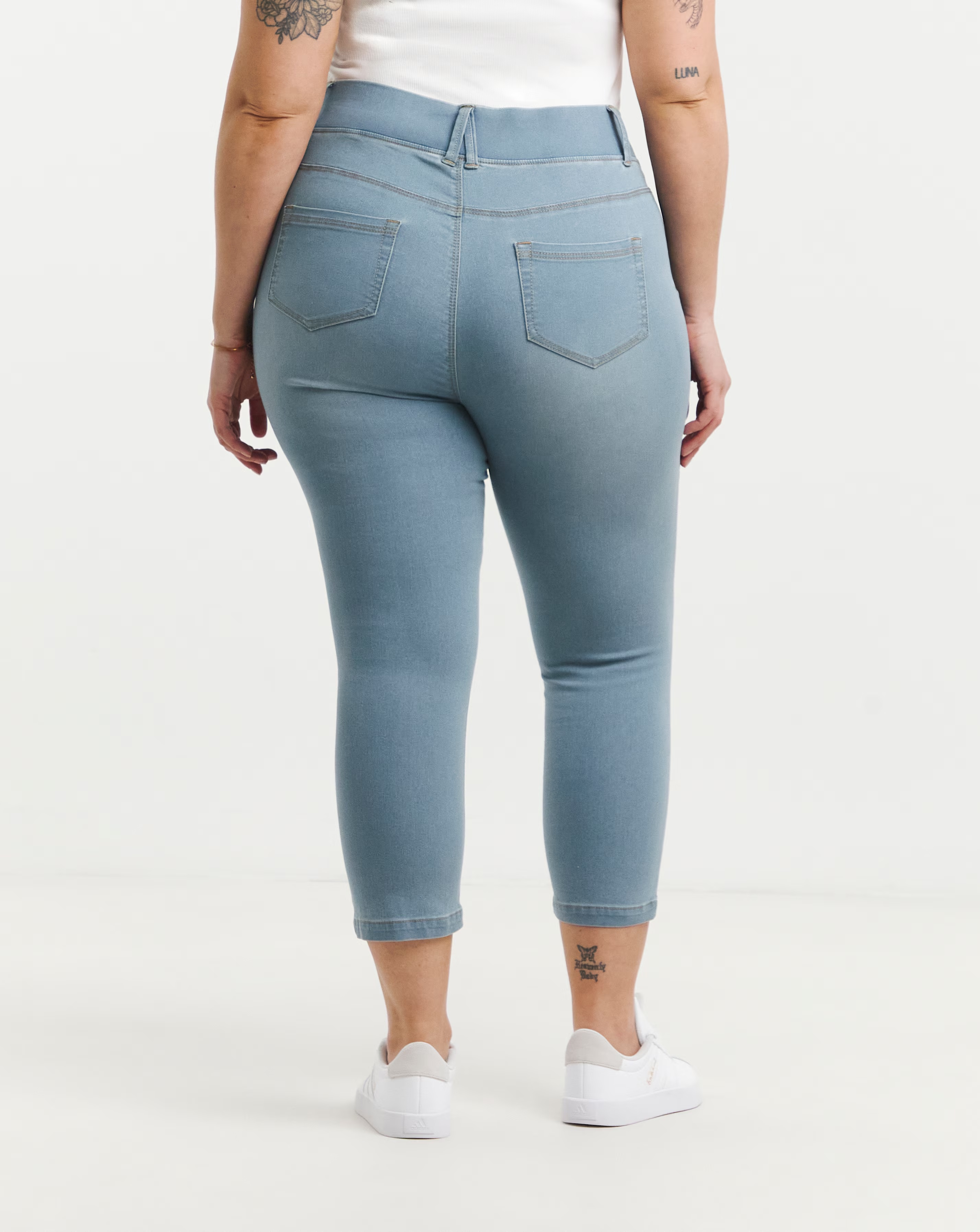 Simply Be Light Wash Pull On Capri Jegging 8 Simply Be Light Wash Pull On Capri Jegging
