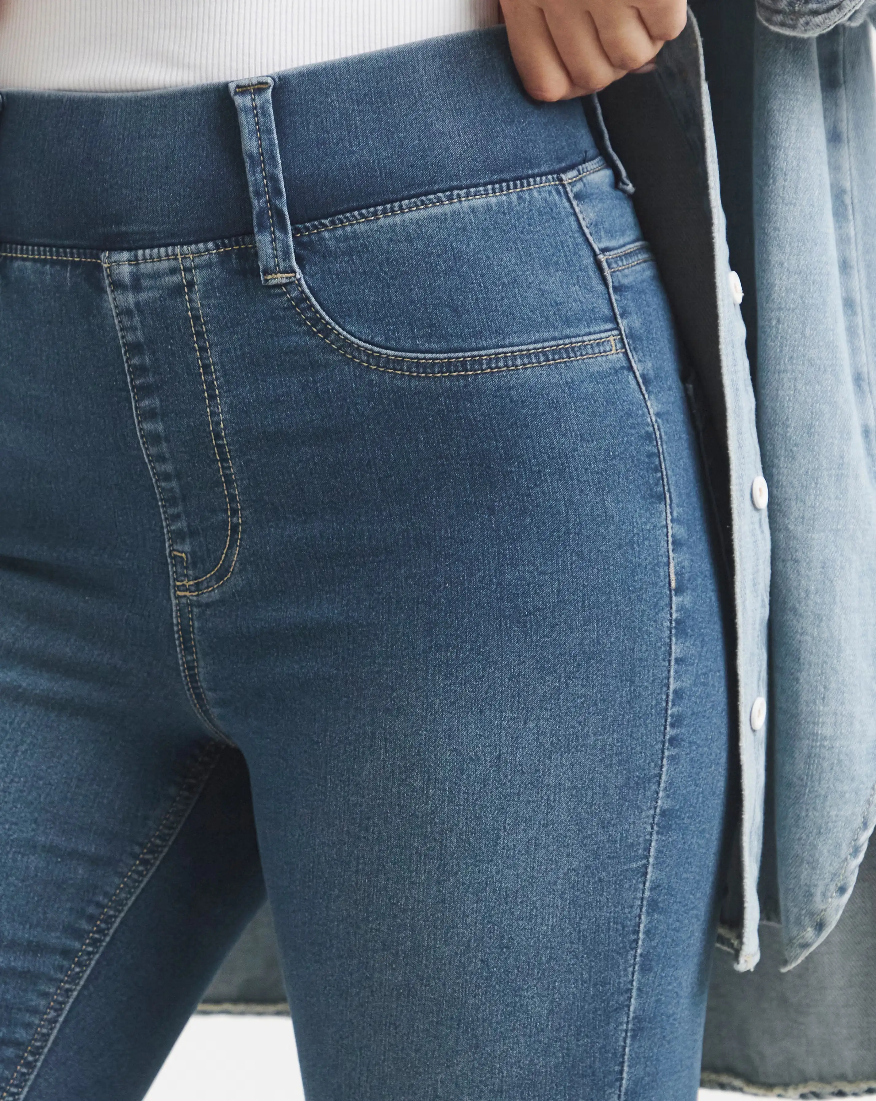 Mid Wash Pull On Capri Jegging 3 Mid Wash Pull On Capri Jegging