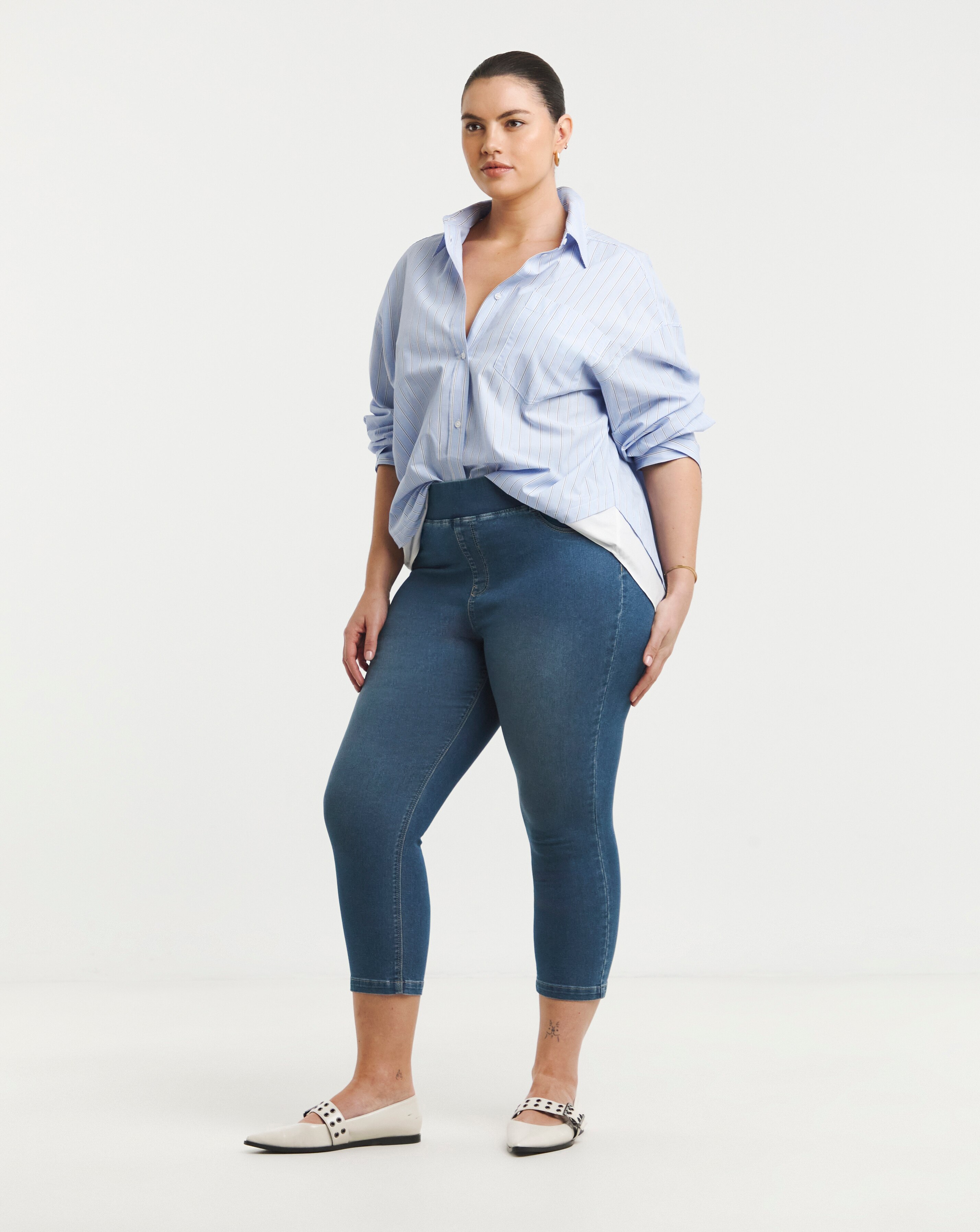 Mid Wash Pull On Capri Jegging 8 Mid Wash Pull On Capri Jegging