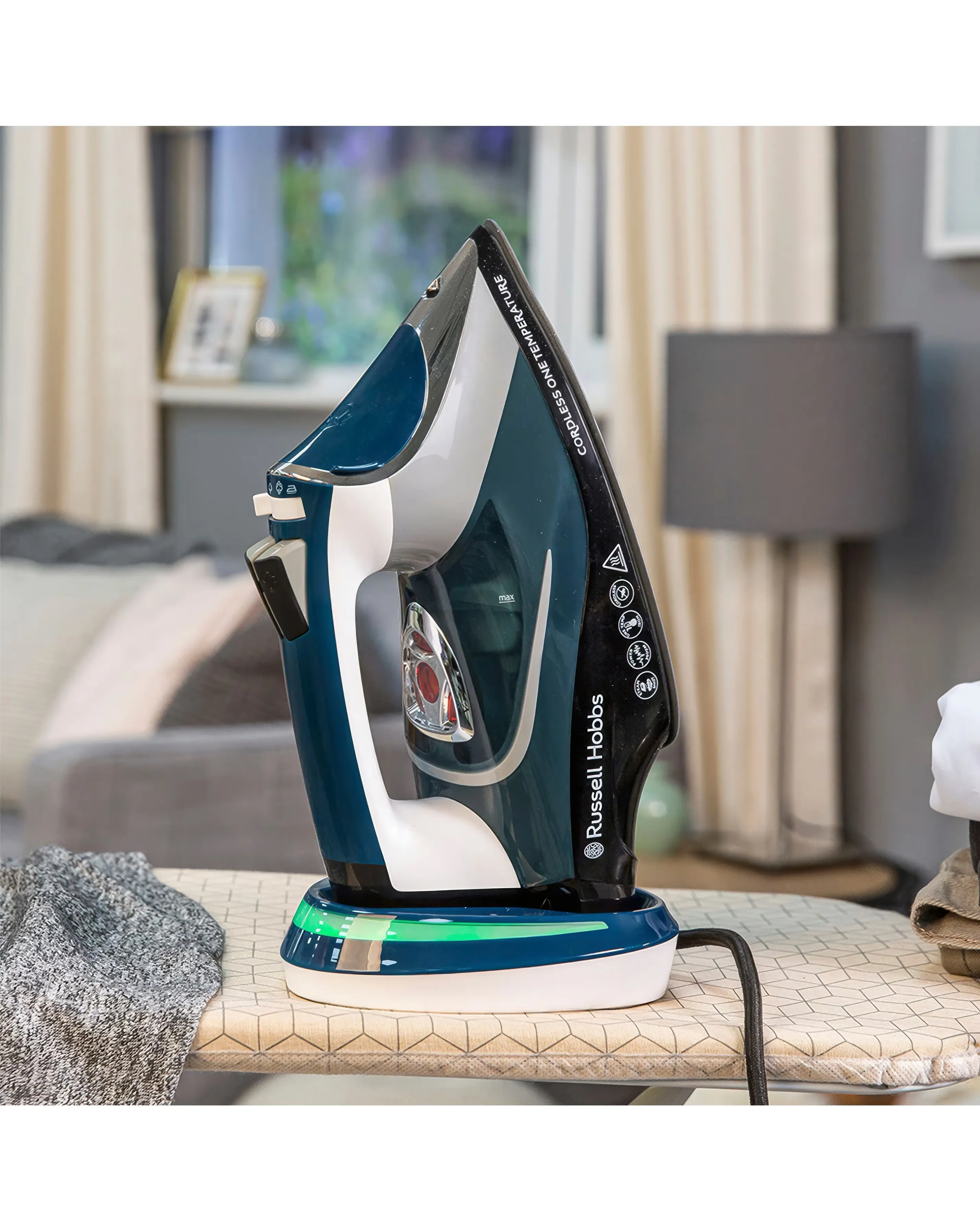 Russell Hobbs One Temp Cordless Iron 2600W 5 Russell Hobbs One Temp Cordless Iron 2600W