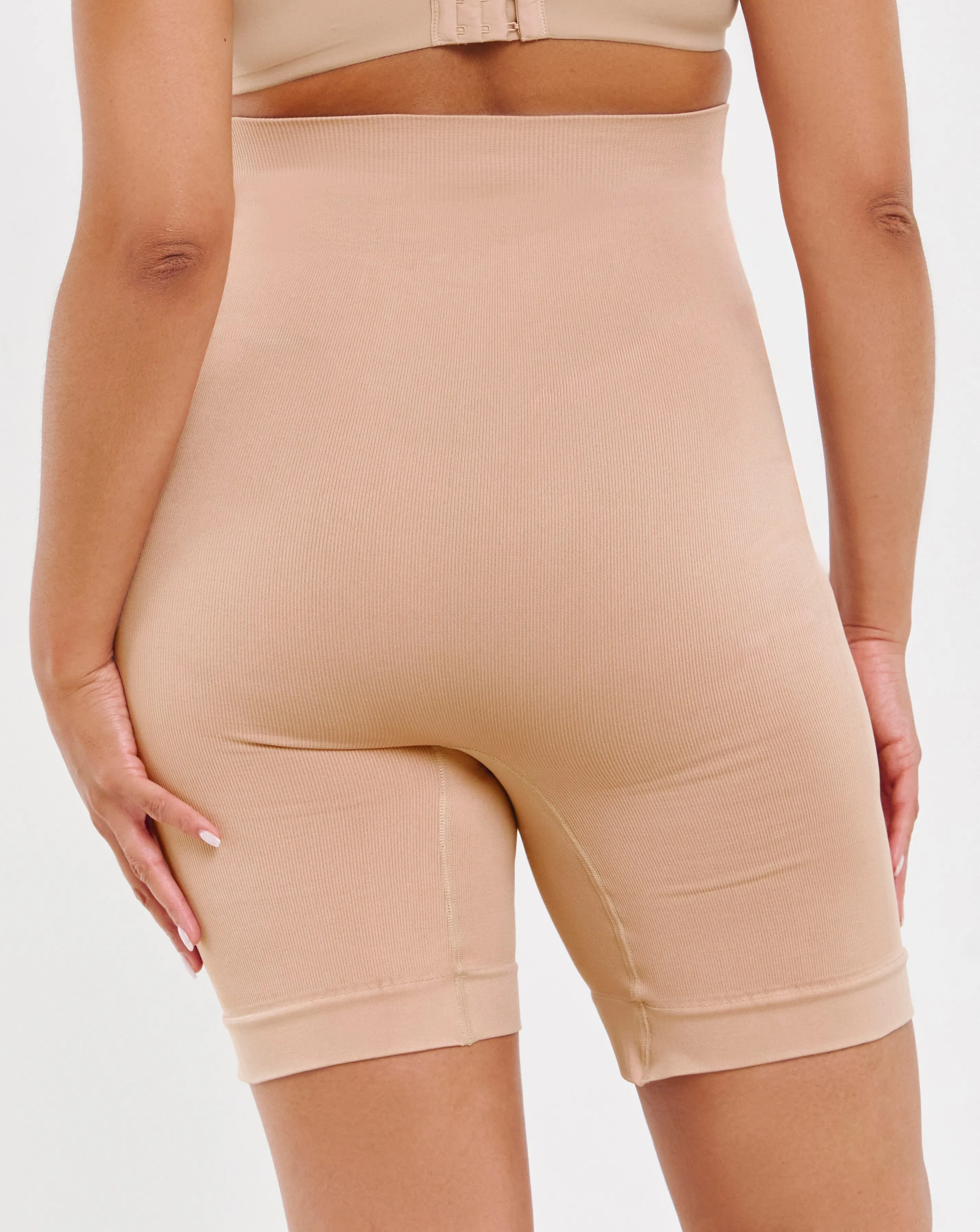 MAGISCULPT Medium Control Seamfree Thighshaper Brief Almond 2 MAGISCULPT Medium Control Seamfree Thighshaper Brief Almond