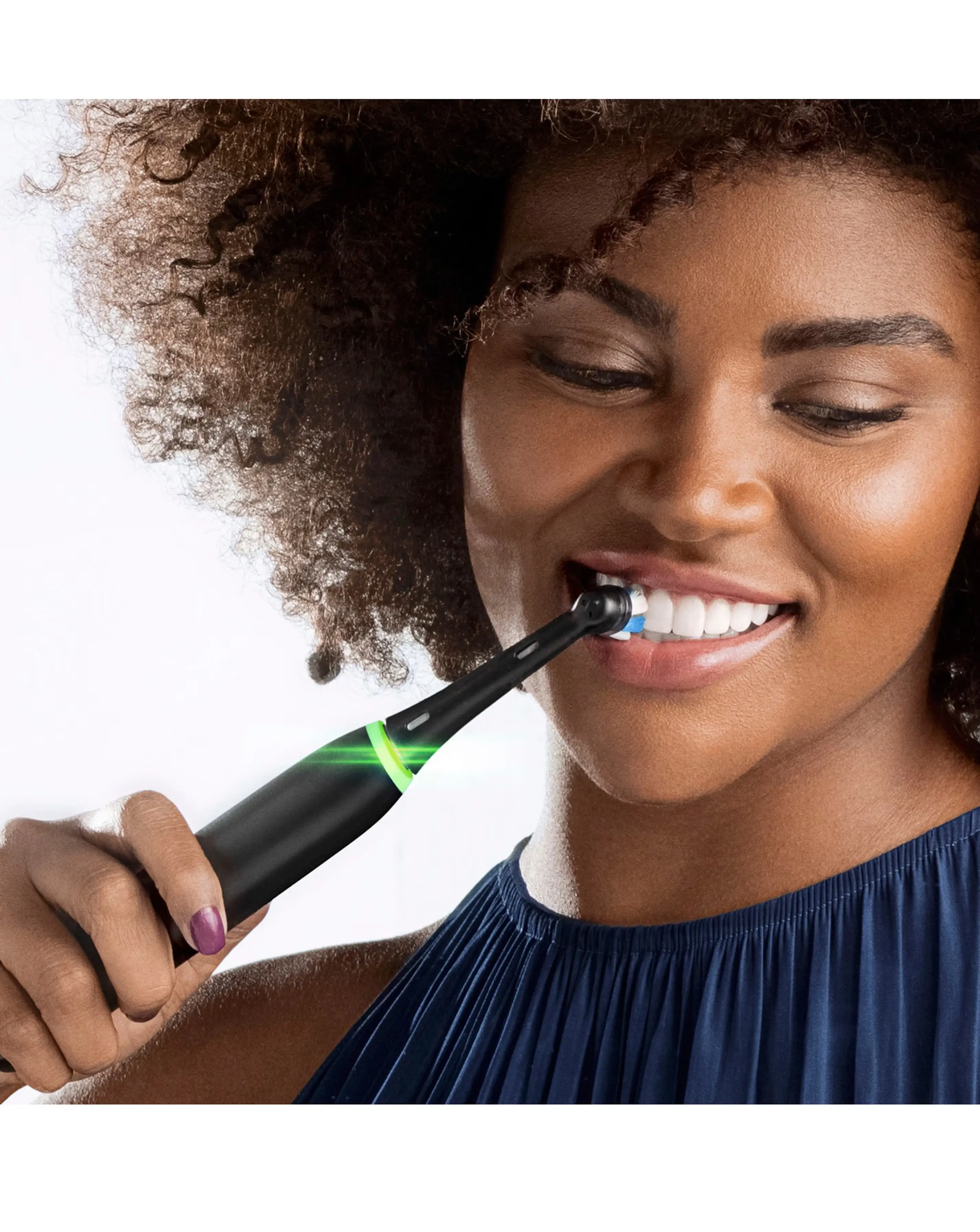 Oral-B iO4 Black with Travel Case 4 Oral-B iO4 Black with Travel Case