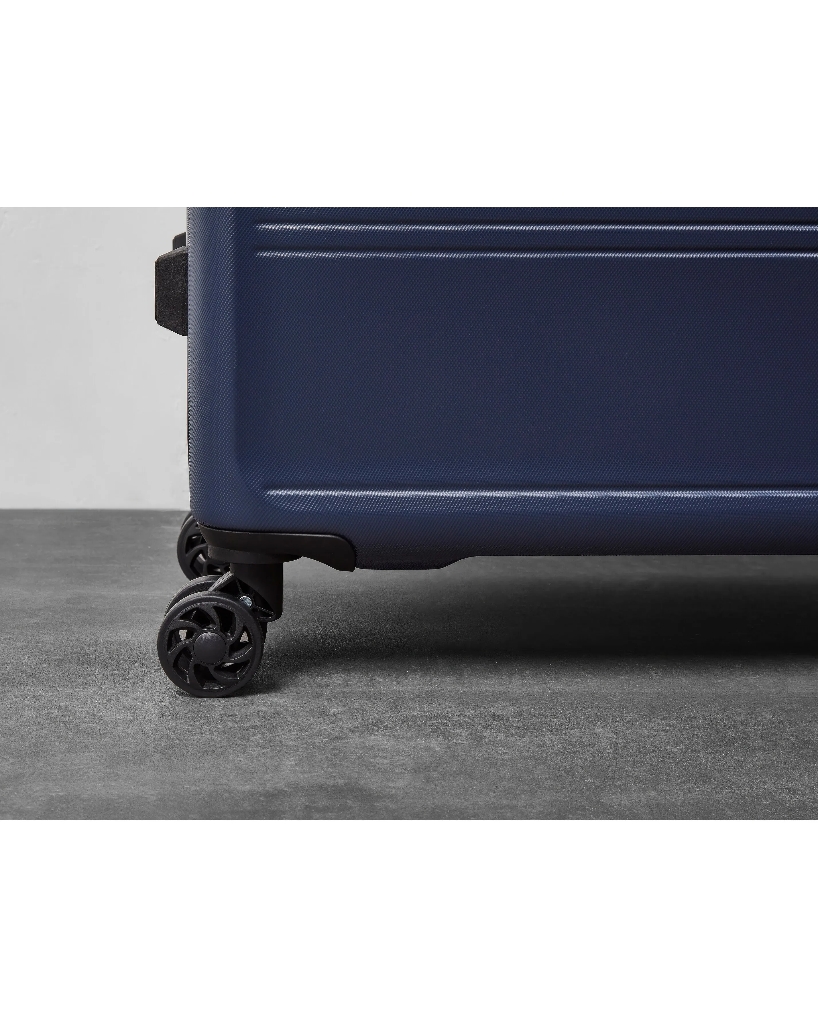 Rock Lincoln Medium Suitcase 4 Rock Lincoln Medium Suitcase