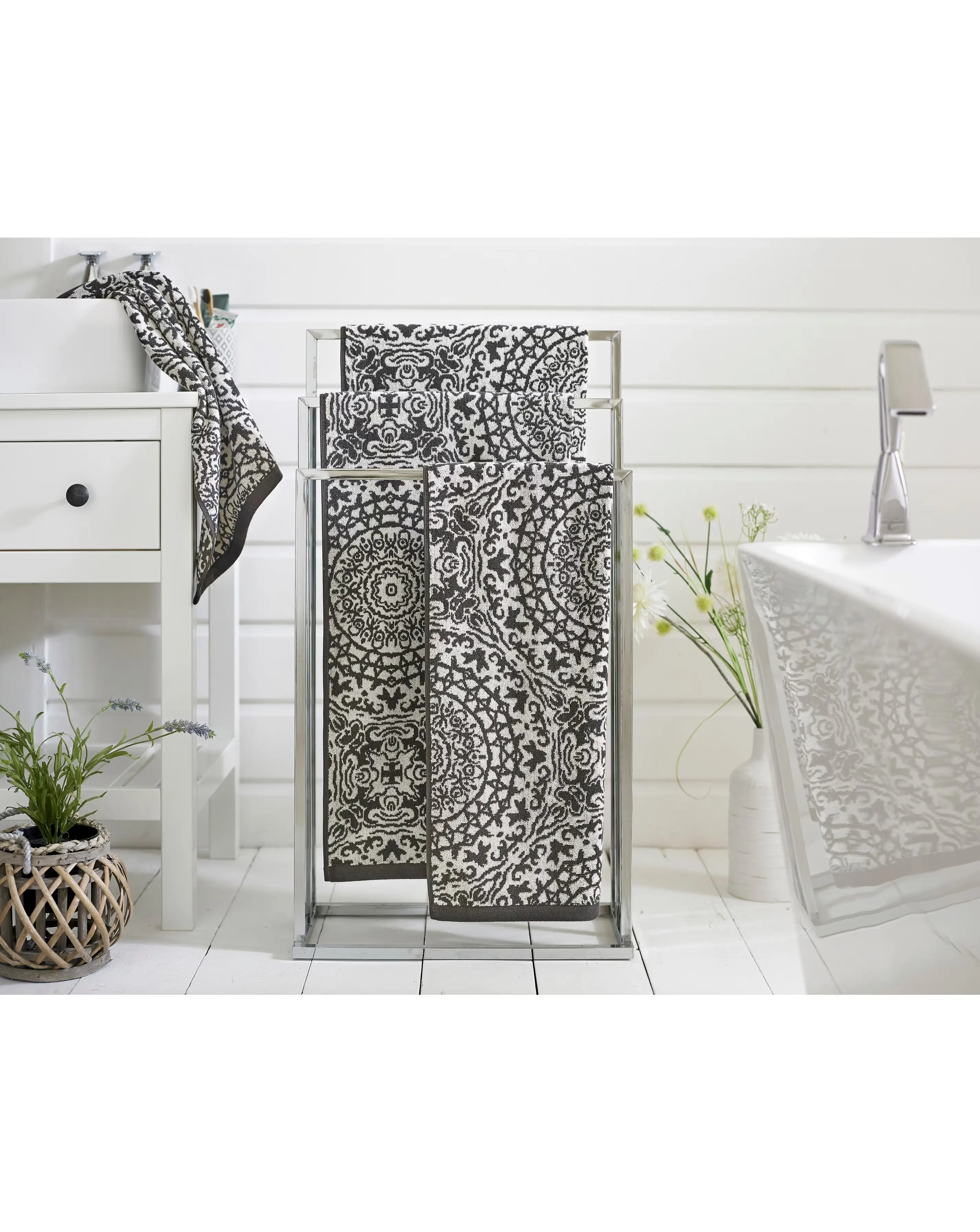 The Lyndon Company Lacy Connection Towels