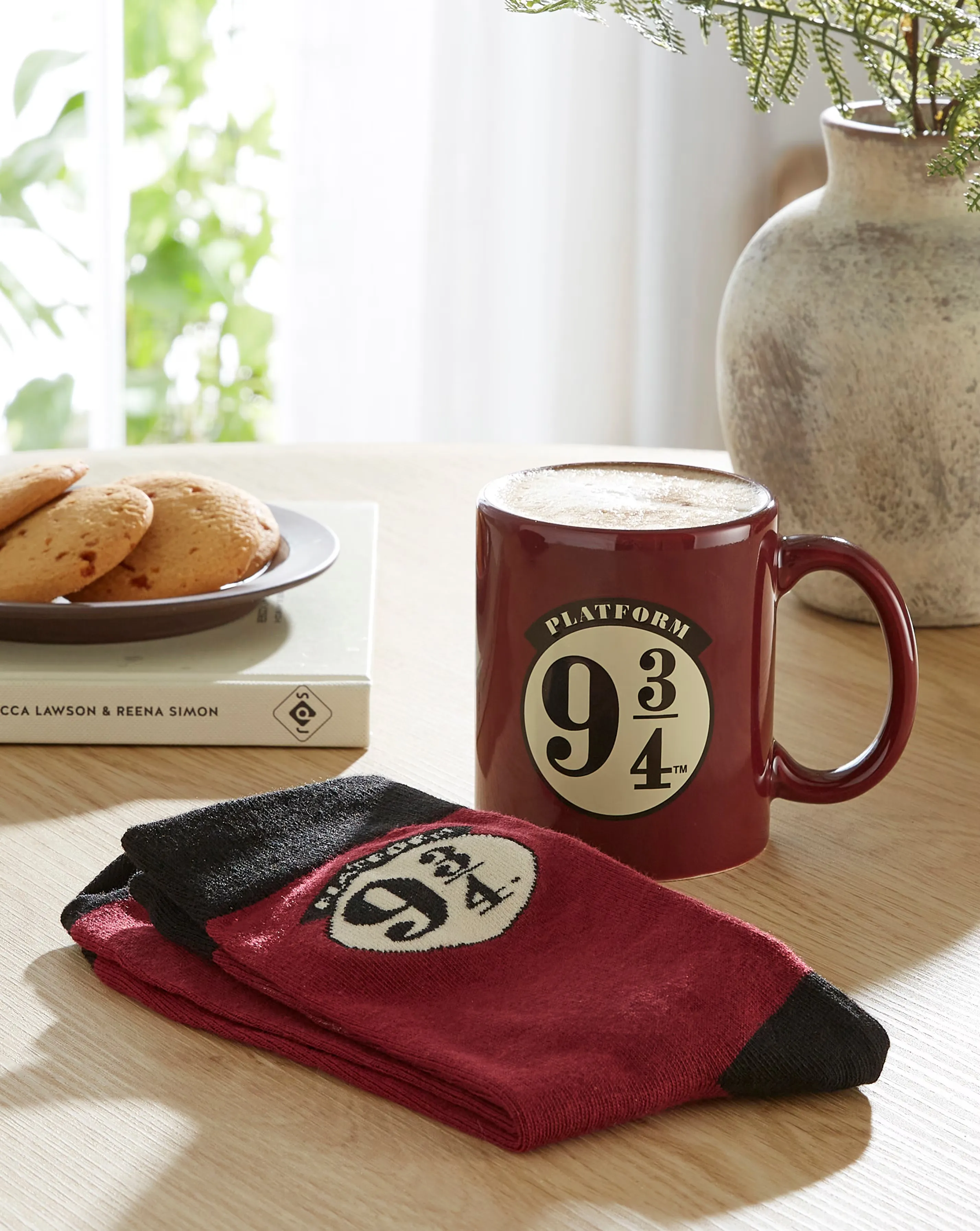 Harry Potter (Platform 9 3/4) Mug & Sock Set