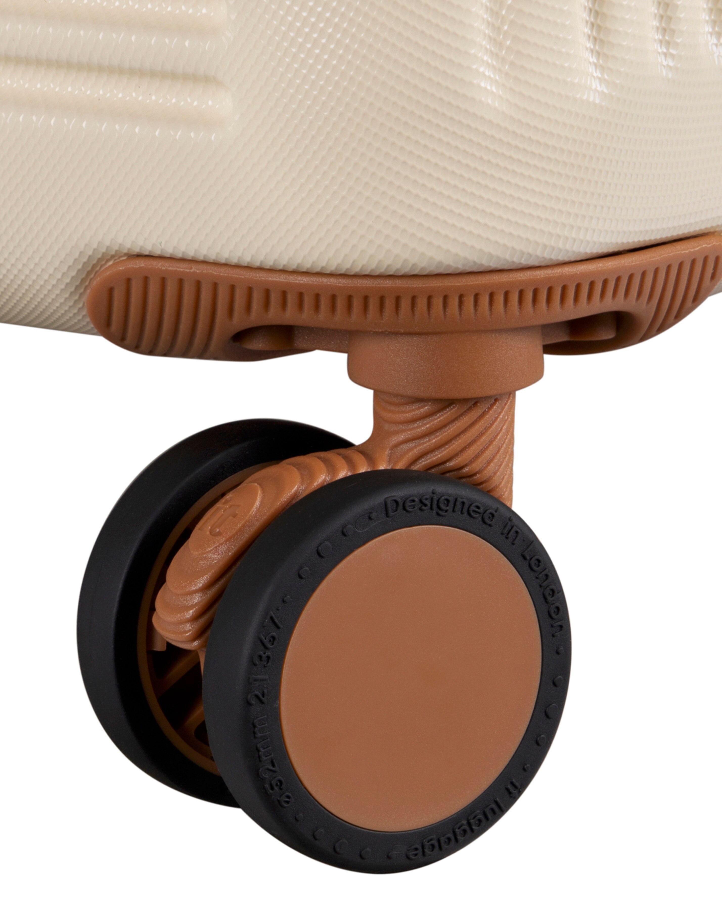 IT Luggage Clarify Medium Suitcase 6 IT Luggage Clarify Medium Suitcase
