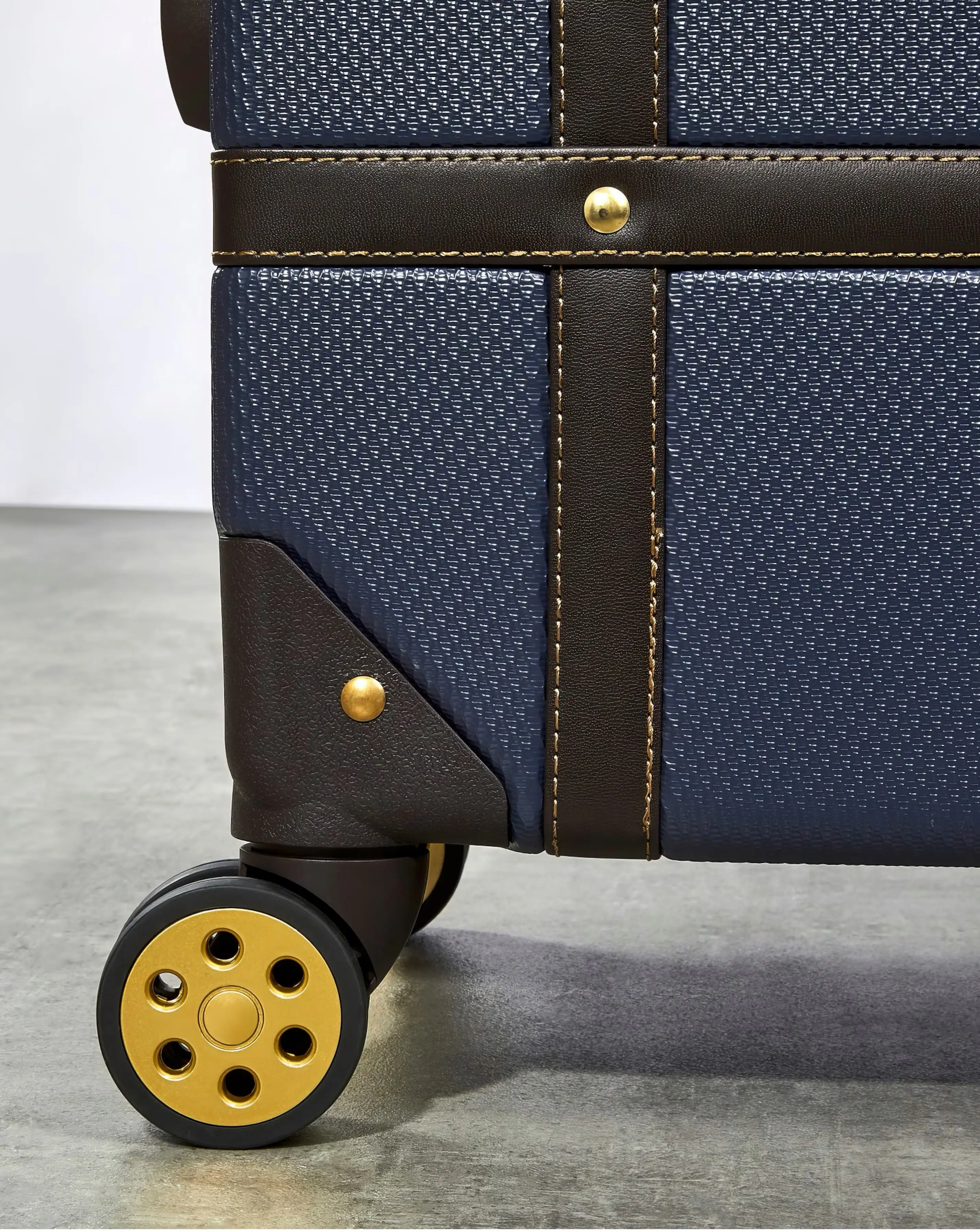 Rock Vintage Cabin Suitcase 4 Rock Vintage Cabin Suitcase
