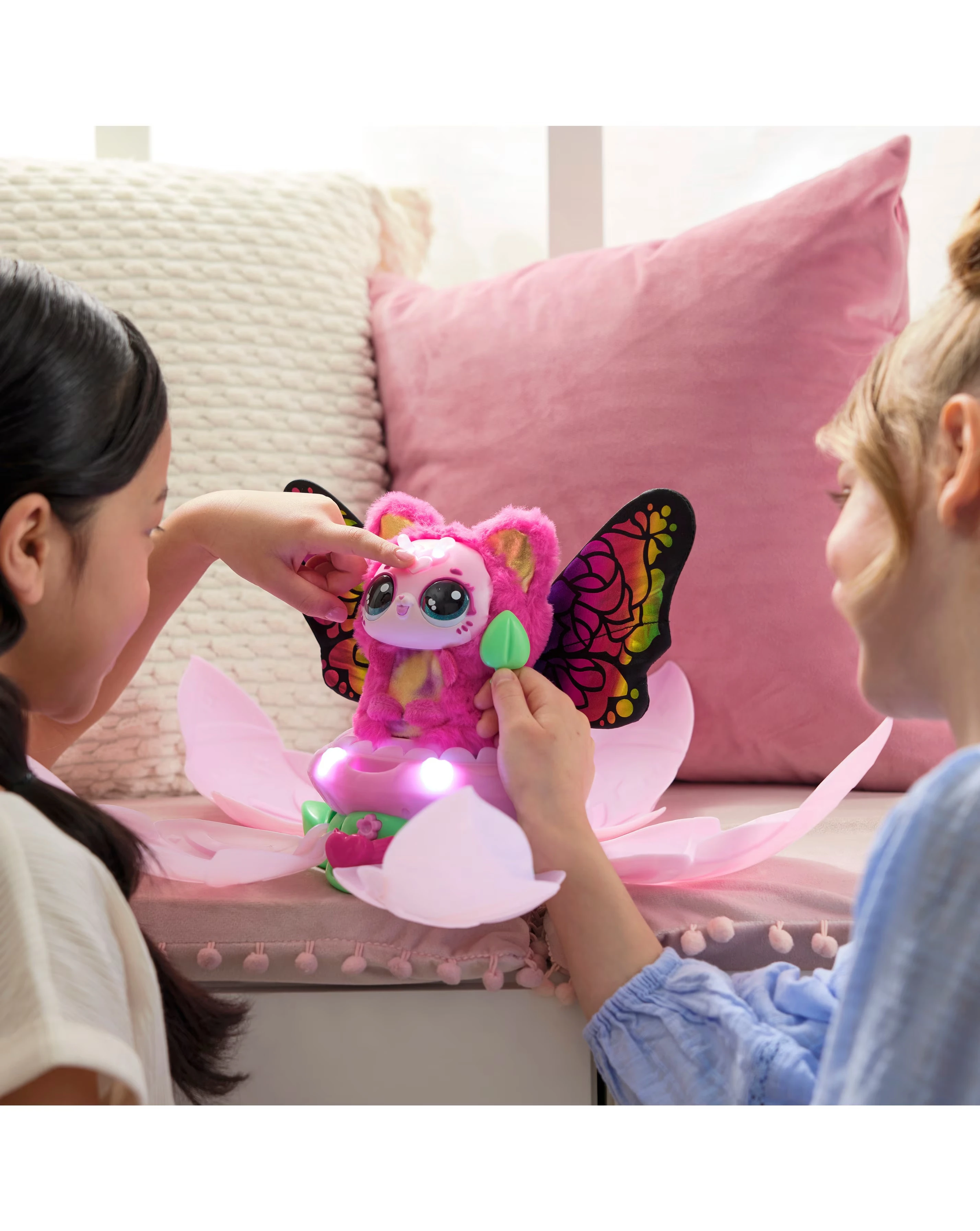 Bloomables by Hatchimals Kittyfly Surprise Interactive Plush Pet 4 Bloomables by Hatchimals Kittyfly Surprise Interactive Plush Pet