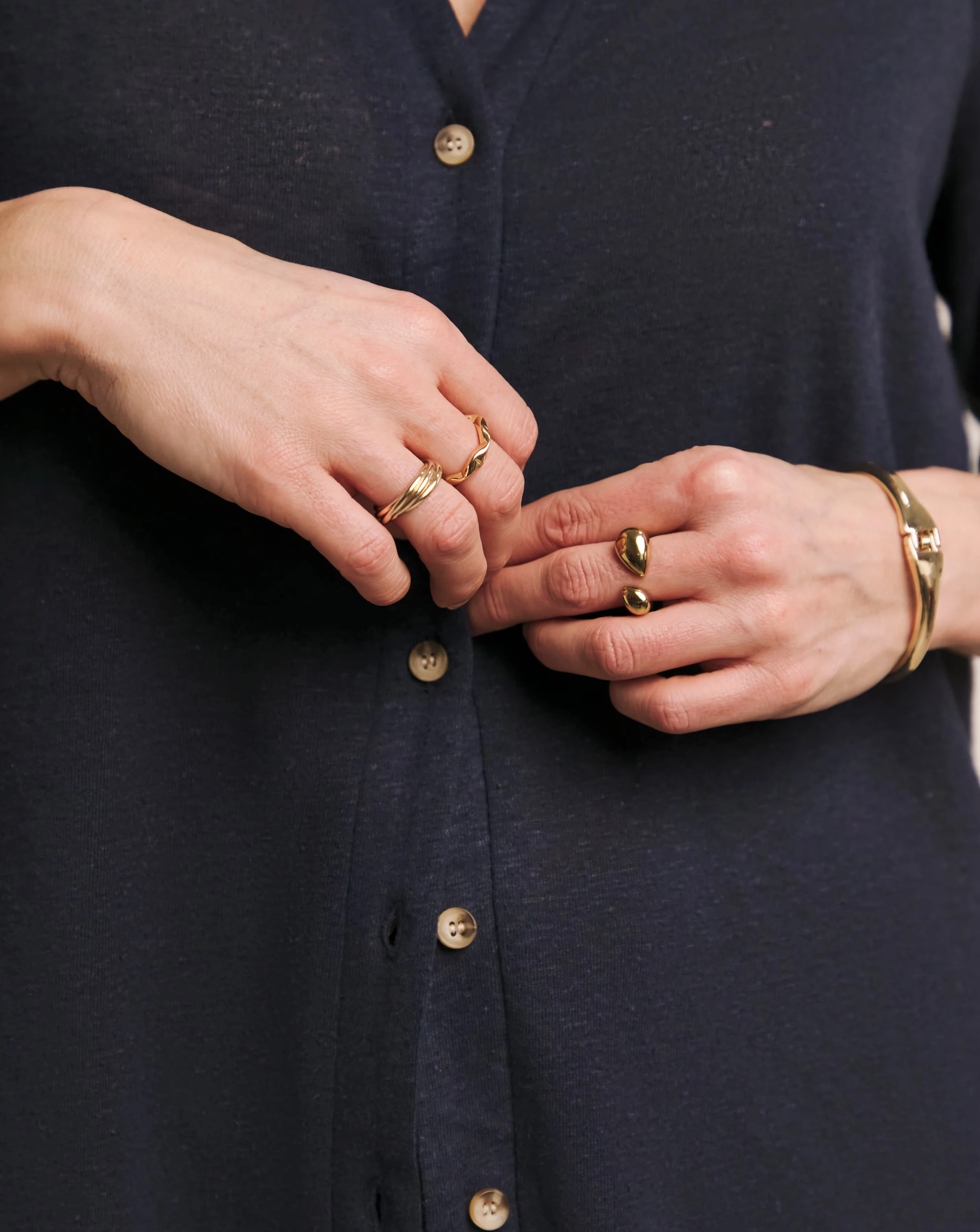 Anthology Collared Short Sleeve Button Front Linen Top 3 Anthology Collared Short Sleeve Button Front Linen Top