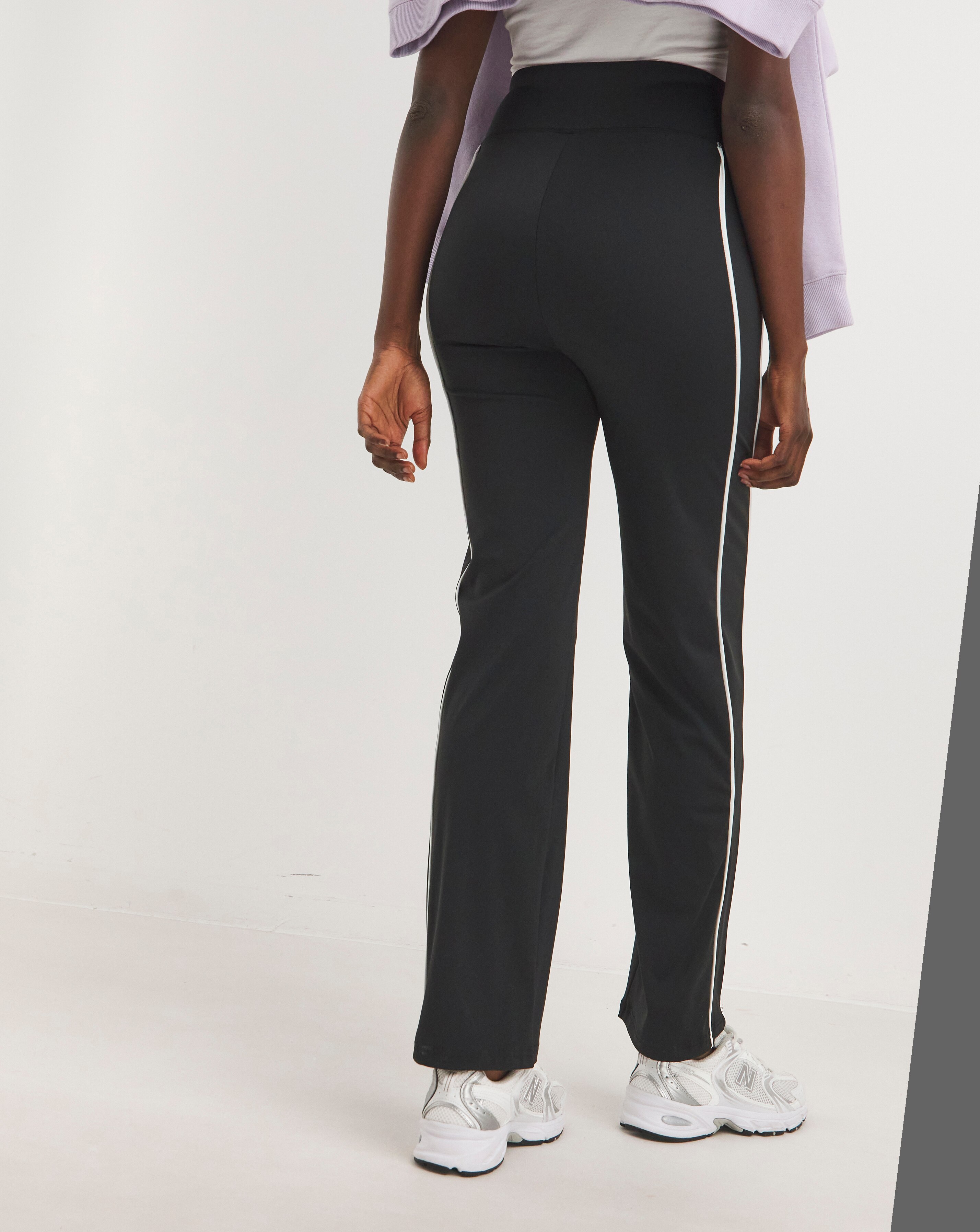 ellesse Vallees Flare Legging 4 ellesse Vallees Flare Legging