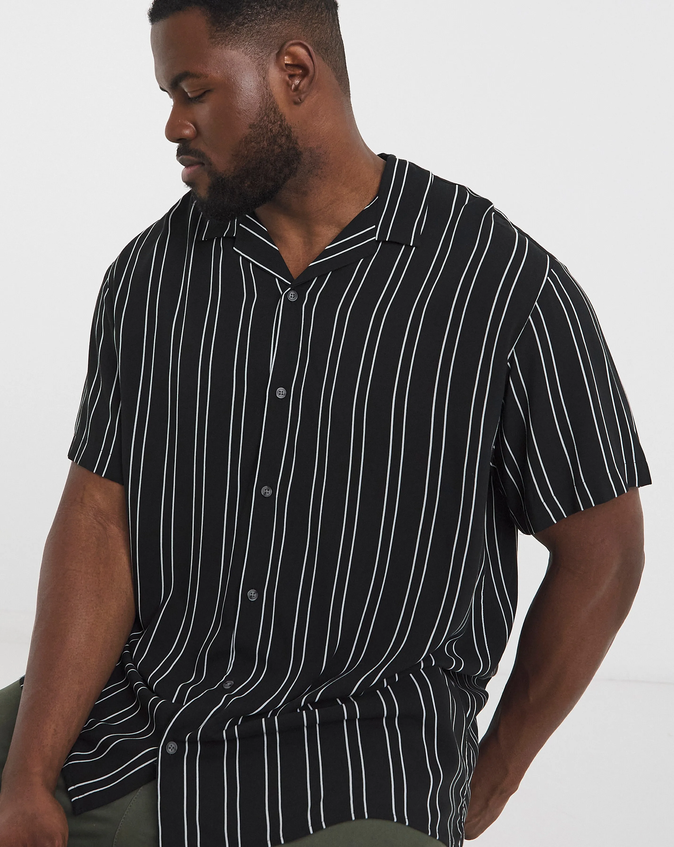 Jack & Jones Jeff Stripe Resort Shirt - Black 1 Jack & Jones Jeff Stripe Resort Shirt - Black