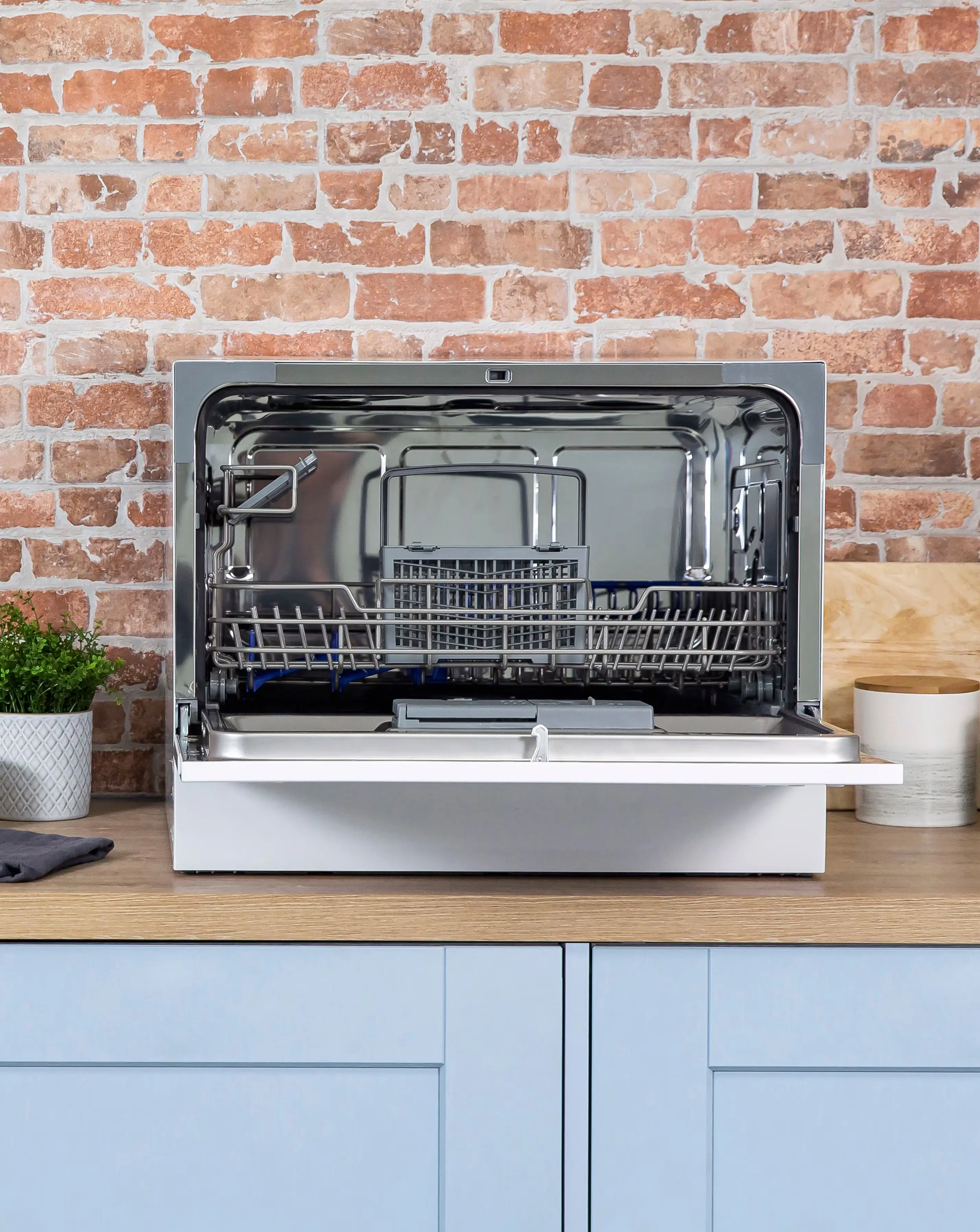 Russell Hobbs RHTTDW6W Table Top Dishwasher - White 13 Russell Hobbs RHTTDW6W Table Top Dishwasher - White