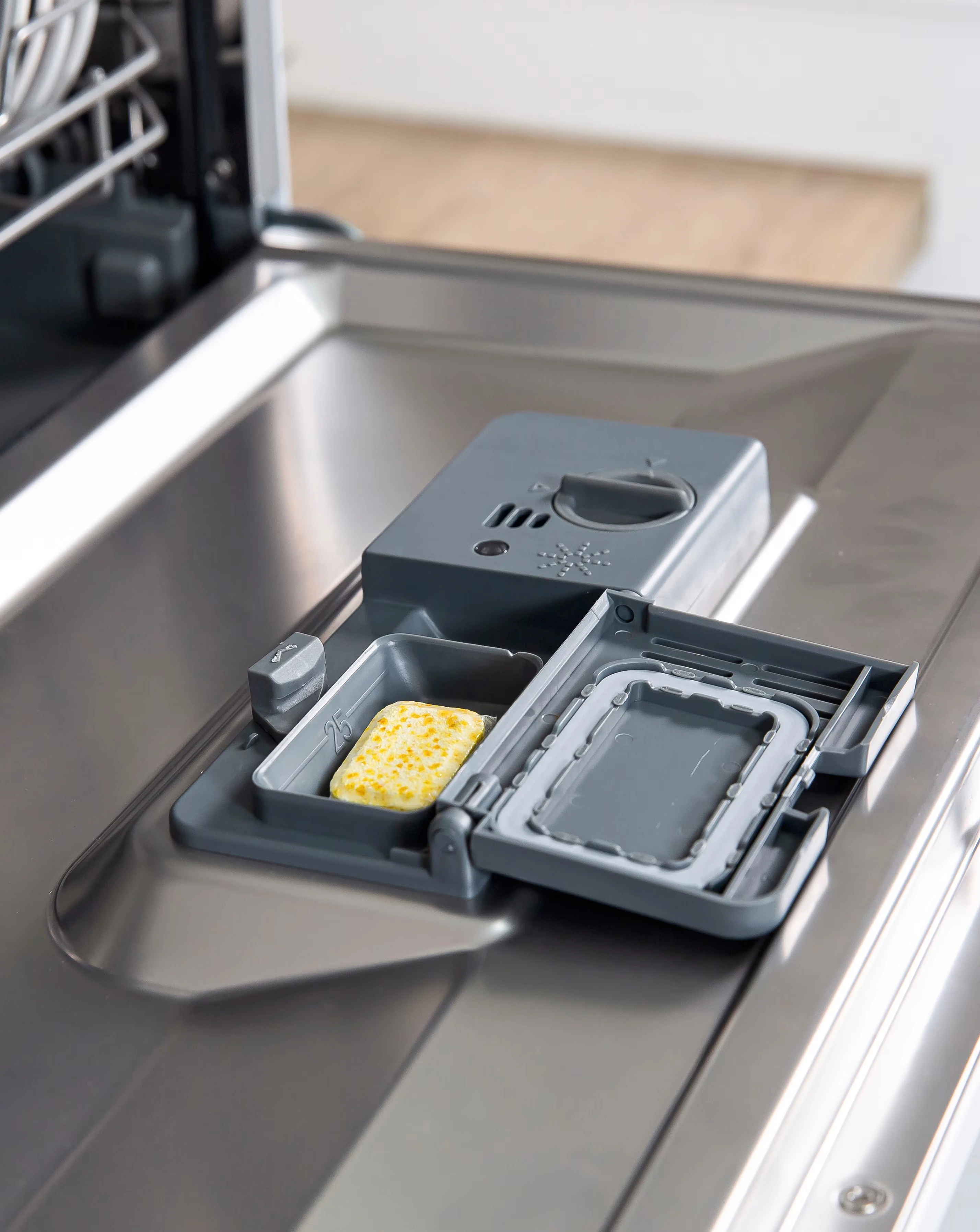 Russell Hobbs RHTTDW6W Table Top Dishwasher - White 9 Russell Hobbs RHTTDW6W Table Top Dishwasher - White