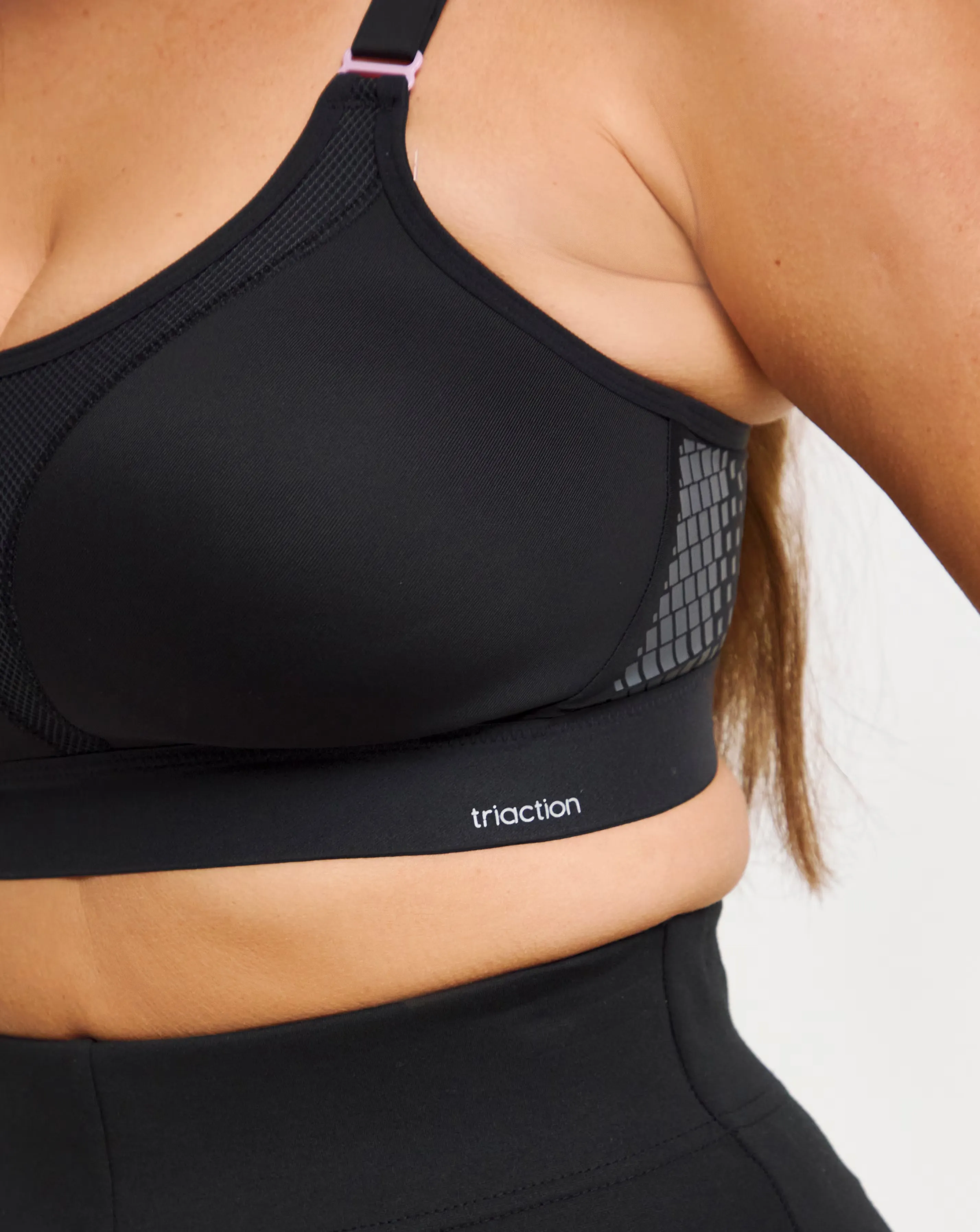 Triumph Triaction Extreme Lite Sports Bra 3 Triumph Triaction Extreme Lite Sports Bra